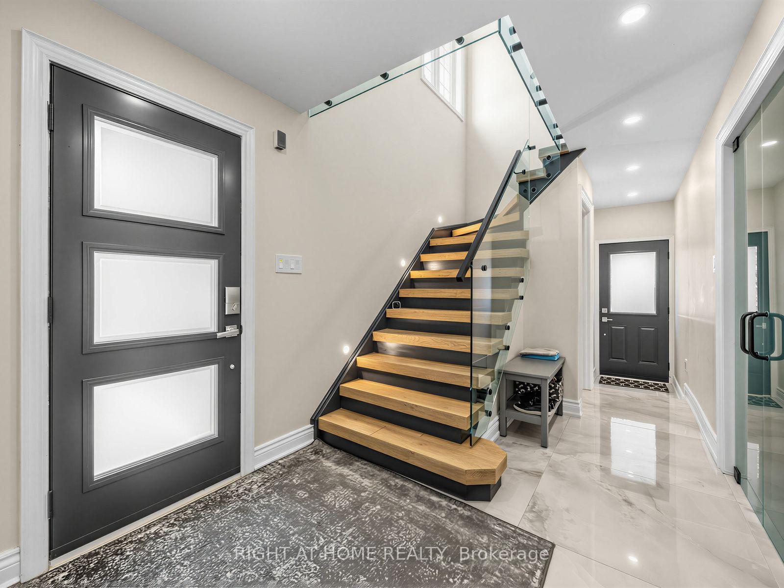 Photo 3 of 4236 Credit Pointe Drive, Mississauga, East Credit — HOMEH