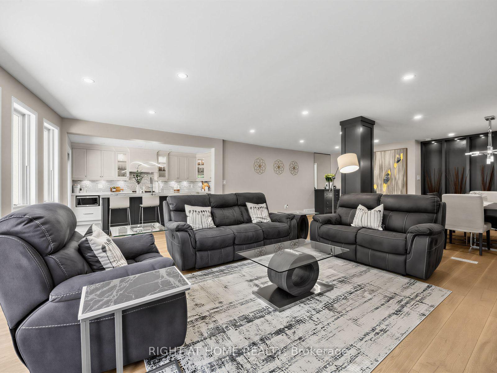 Photo 6 of 4236 Credit Pointe Drive, Mississauga, East Credit — HOMEH