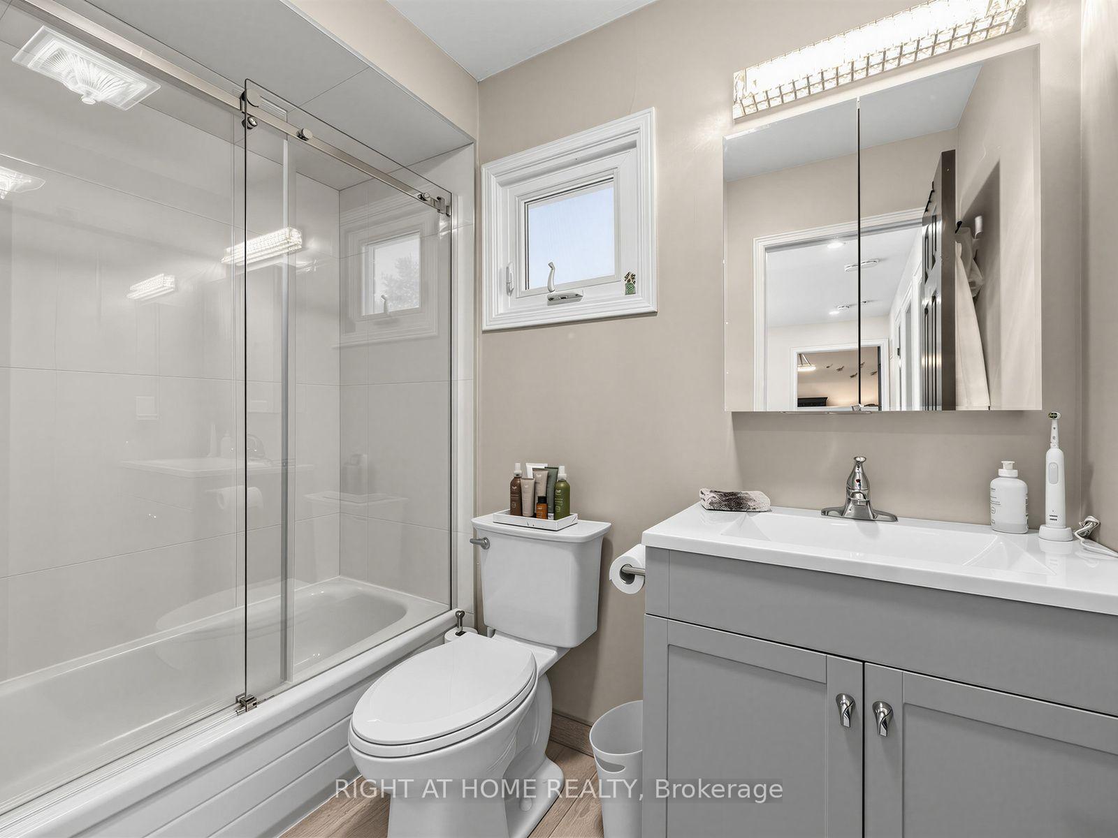Photo 9 of 4236 Credit Pointe Drive, Mississauga, East Credit — HOMEH