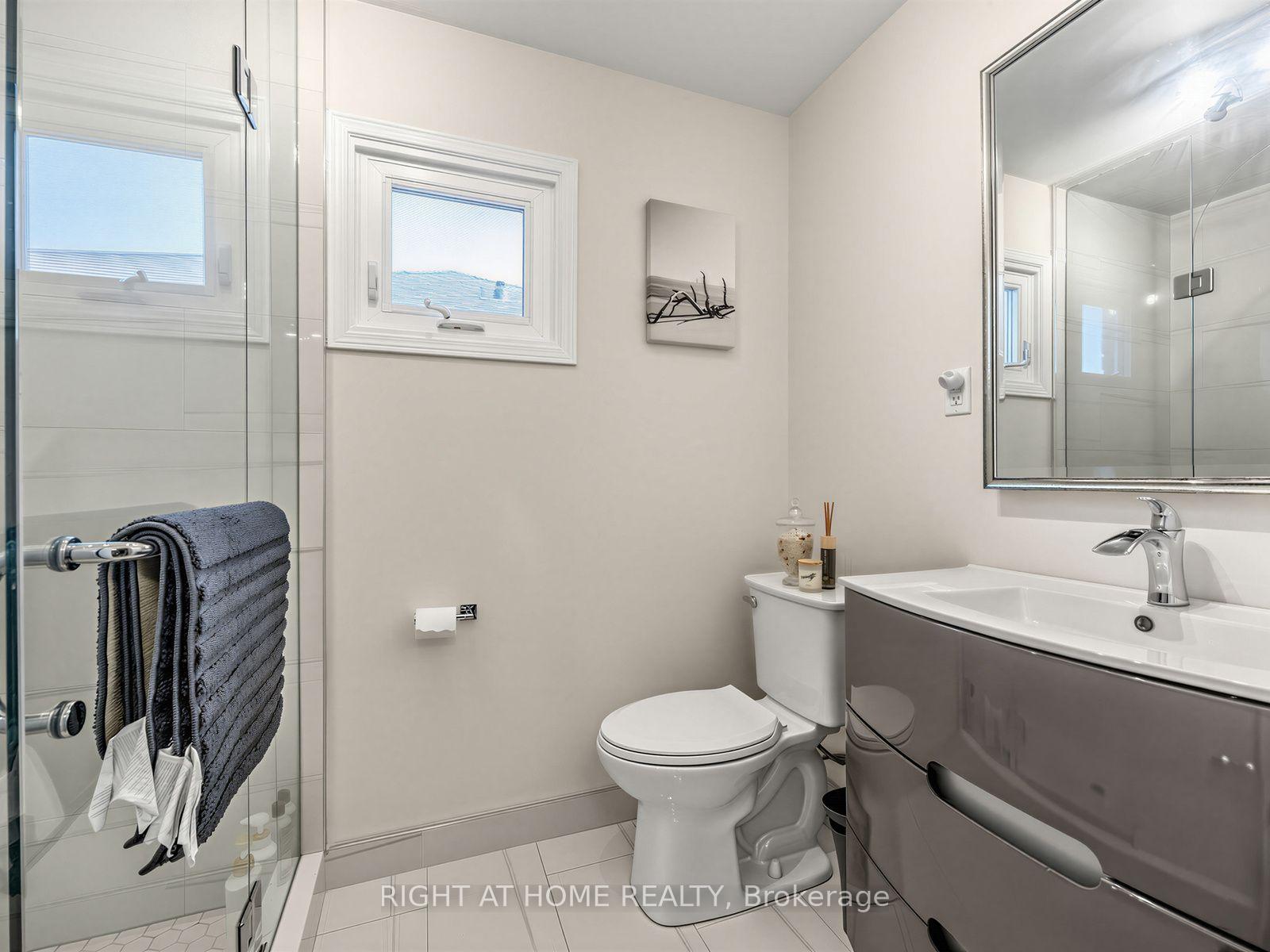 Photo 12 of 4236 Credit Pointe Drive, Mississauga, East Credit — HOMEH