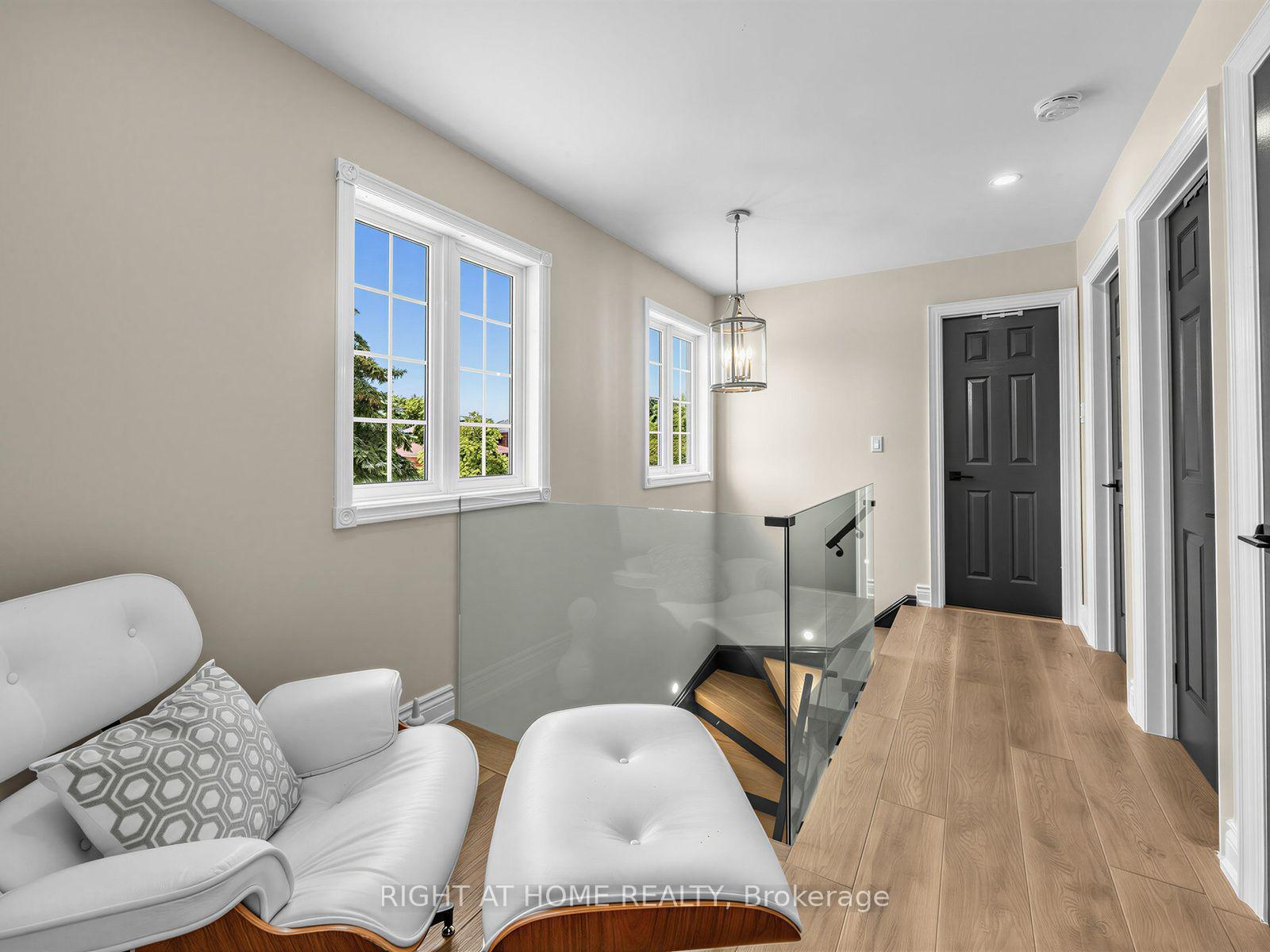 Photo 13 of 4236 Credit Pointe Drive, Mississauga, East Credit — HOMEH