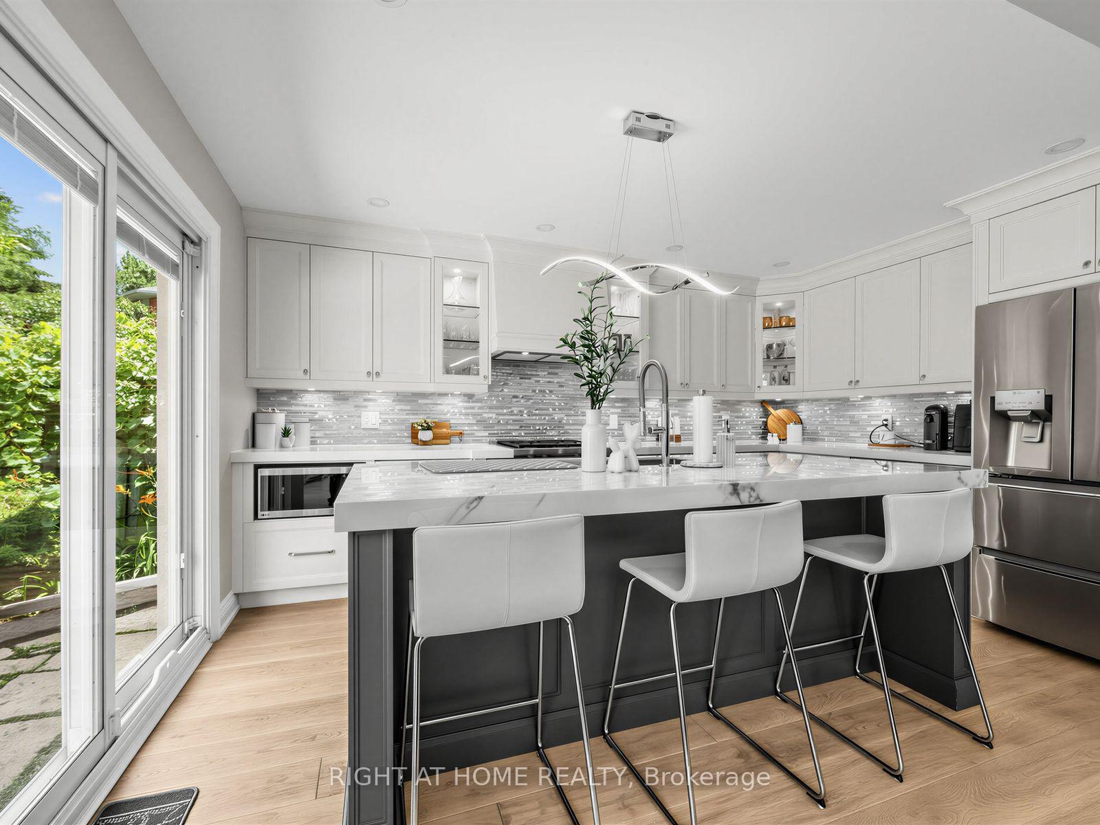 Photo 14 of 4236 Credit Pointe Drive, Mississauga, East Credit — HOMEH