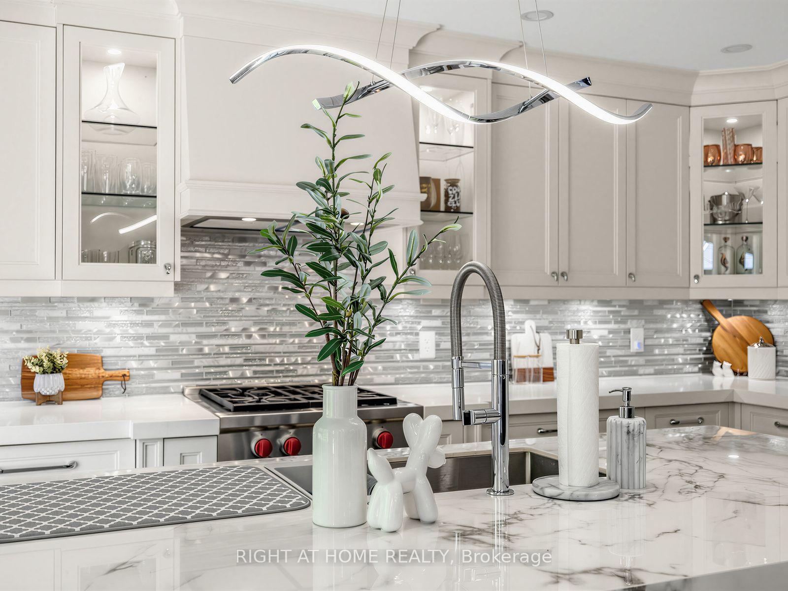 Photo 16 of 4236 Credit Pointe Drive, Mississauga, East Credit — HOMEH