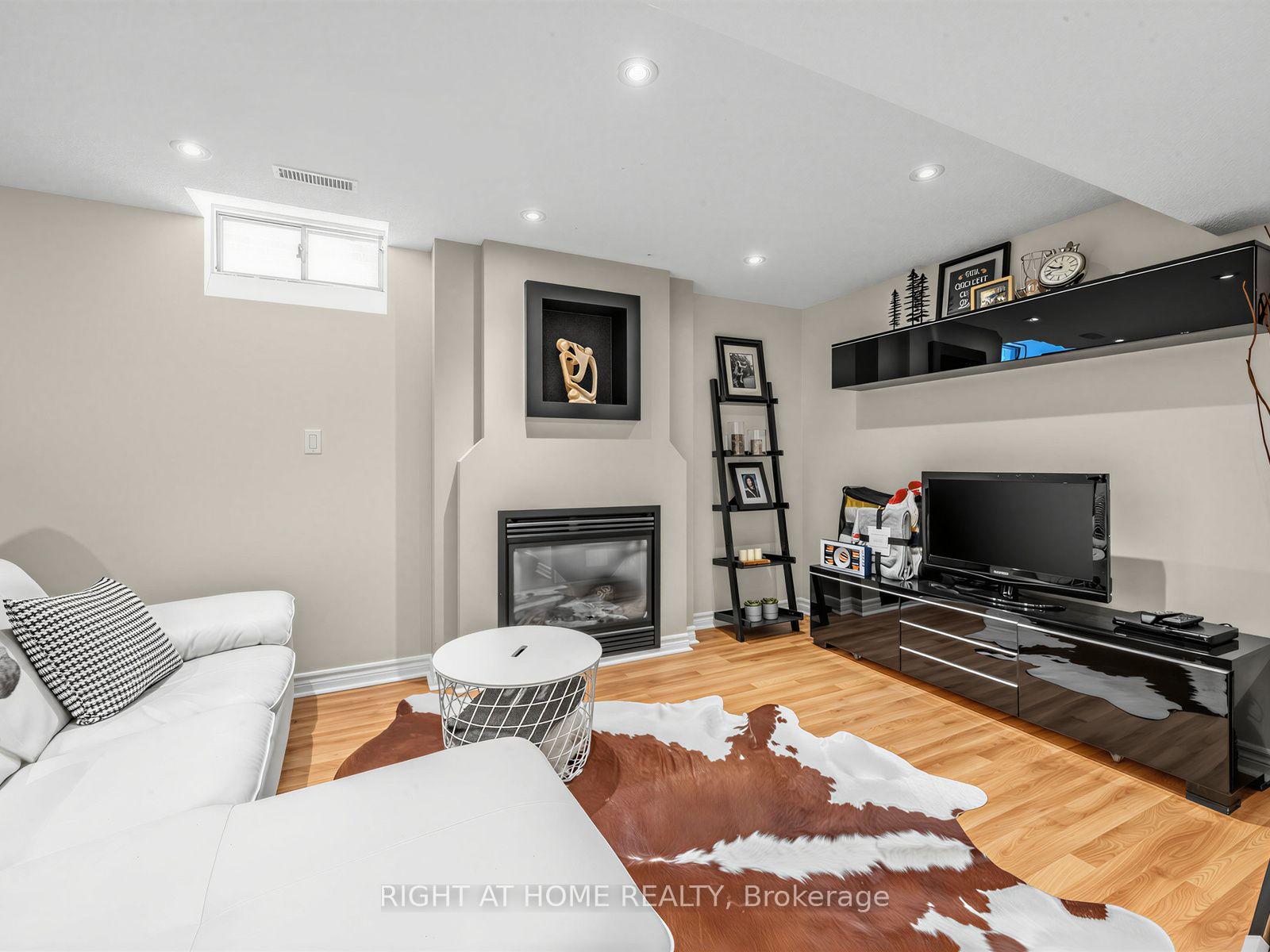Photo 23 of 4236 Credit Pointe Drive, Mississauga, East Credit — HOMEH