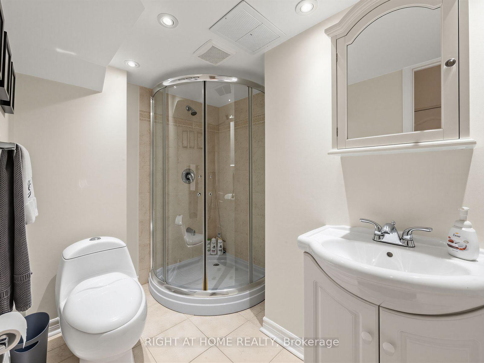 Photo 27 of 4236 Credit Pointe Drive, Mississauga, East Credit — HOMEH
