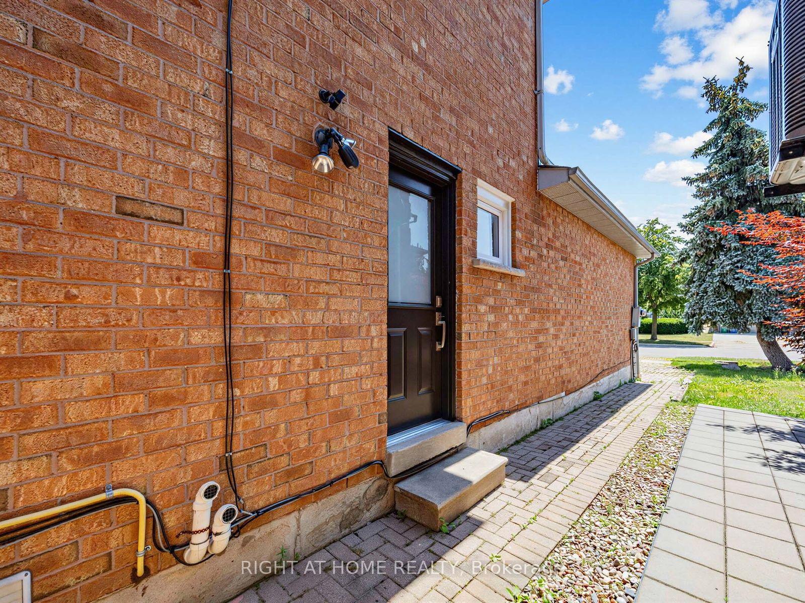 Photo 31 of 4236 Credit Pointe Drive, Mississauga, East Credit — HOMEH