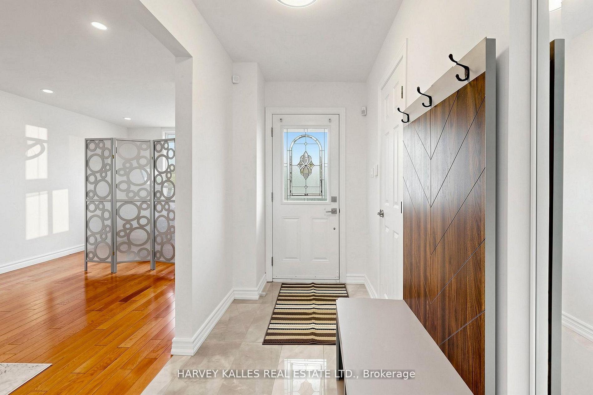Photo 2 of 197 Lisa Crescent, Vaughan, Crestwood-Springfarm-Yorkhill — HOMEH