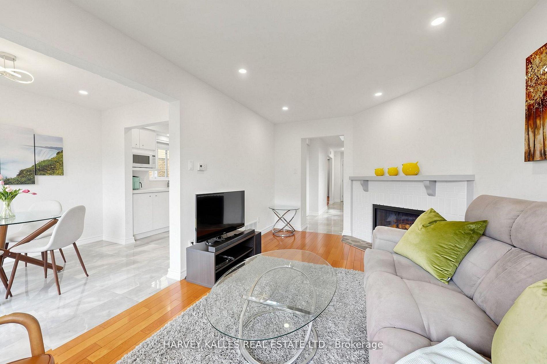 Photo 6 of 197 Lisa Crescent, Vaughan, Crestwood-Springfarm-Yorkhill — HOMEH