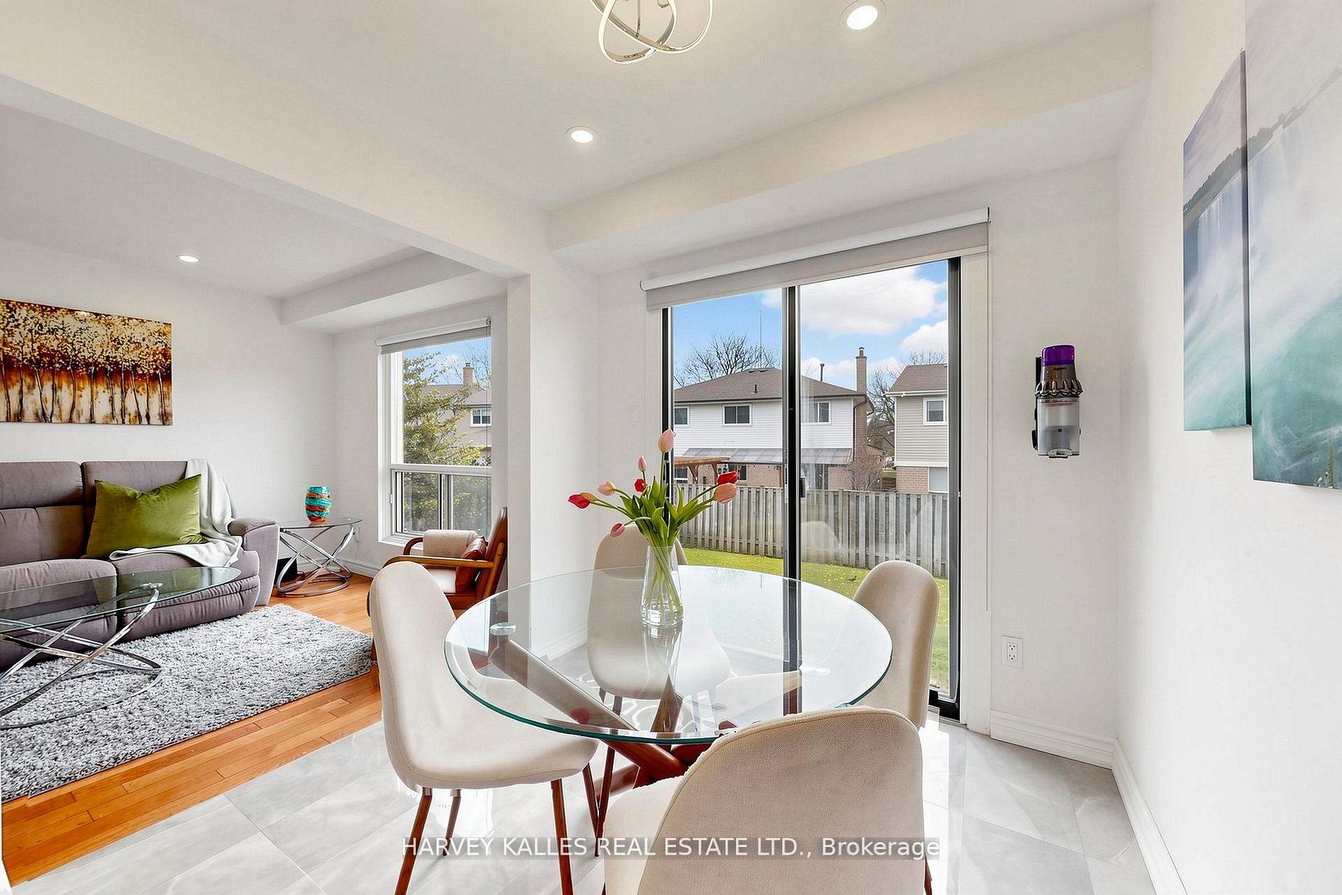 Photo 12 of 197 Lisa Crescent, Vaughan, Crestwood-Springfarm-Yorkhill — HOMEH
