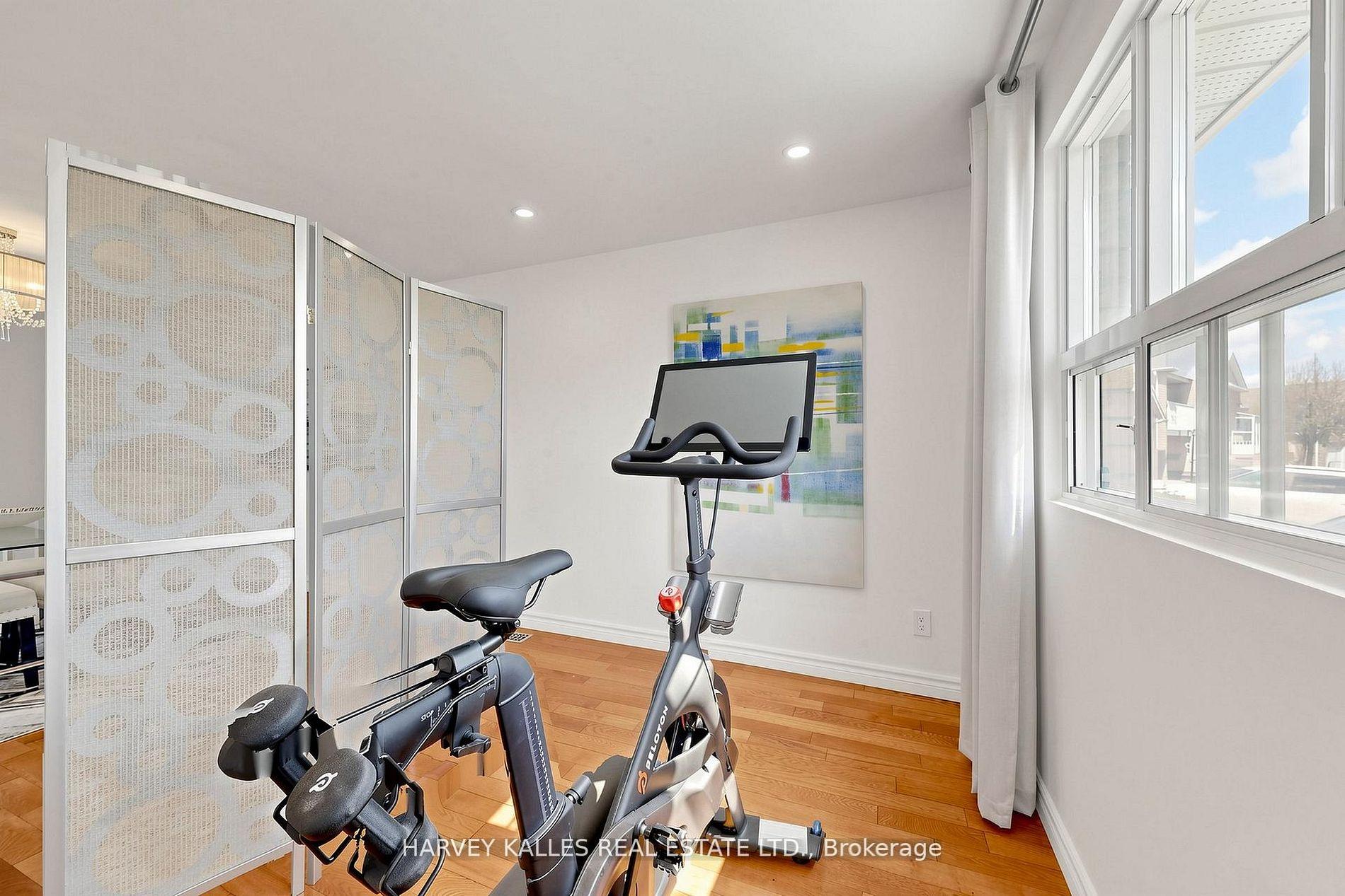 Photo 16 of 197 Lisa Crescent, Vaughan, Crestwood-Springfarm-Yorkhill — HOMEH