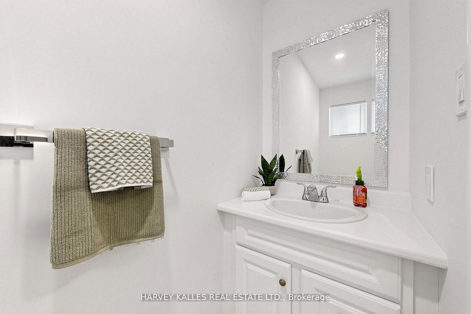 Photo 17 of 197 Lisa Crescent, Vaughan, Crestwood-Springfarm-Yorkhill — HOMEH