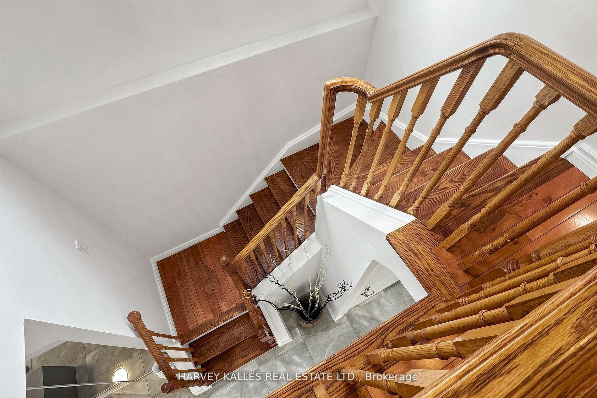 Photo 18 of 197 Lisa Crescent, Vaughan, Crestwood-Springfarm-Yorkhill — HOMEH