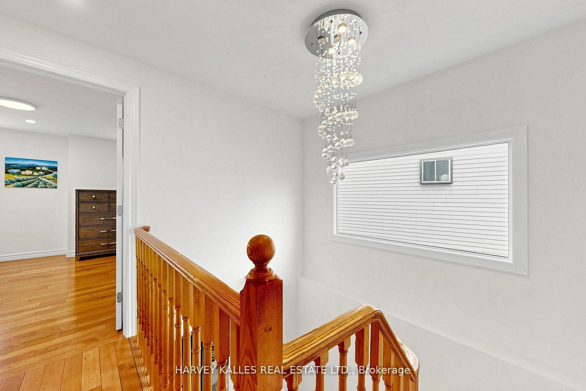 Photo 19 of 197 Lisa Crescent, Vaughan, Crestwood-Springfarm-Yorkhill — HOMEH