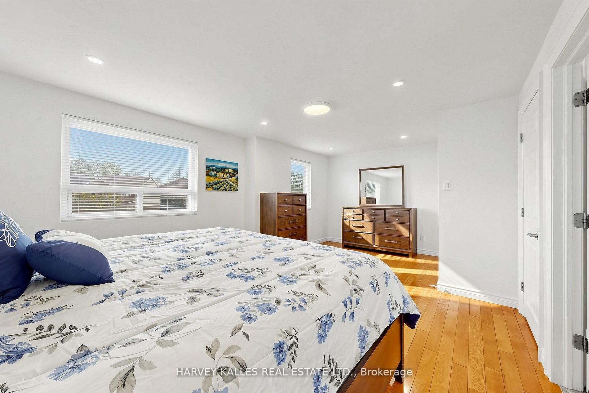 Photo 21 of 197 Lisa Crescent, Vaughan, Crestwood-Springfarm-Yorkhill — HOMEH