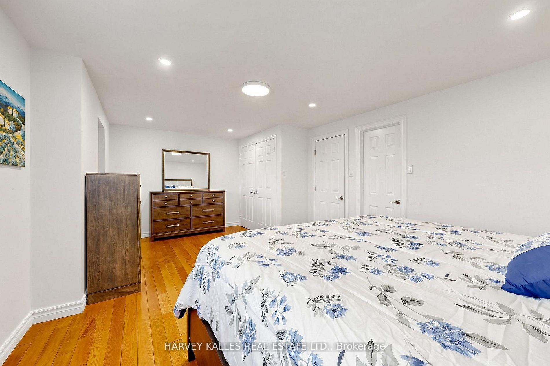 Photo 22 of 197 Lisa Crescent, Vaughan, Crestwood-Springfarm-Yorkhill — HOMEH