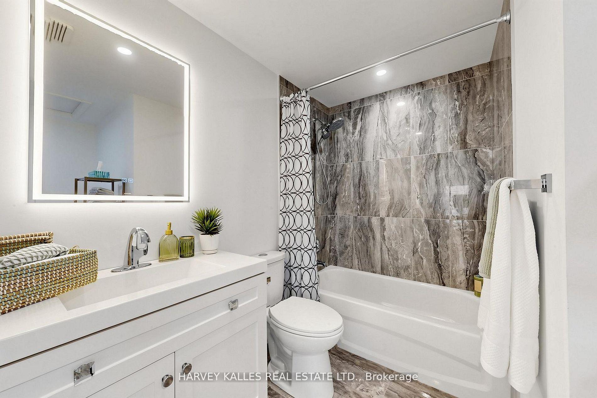 Photo 28 of 197 Lisa Crescent, Vaughan, Crestwood-Springfarm-Yorkhill — HOMEH