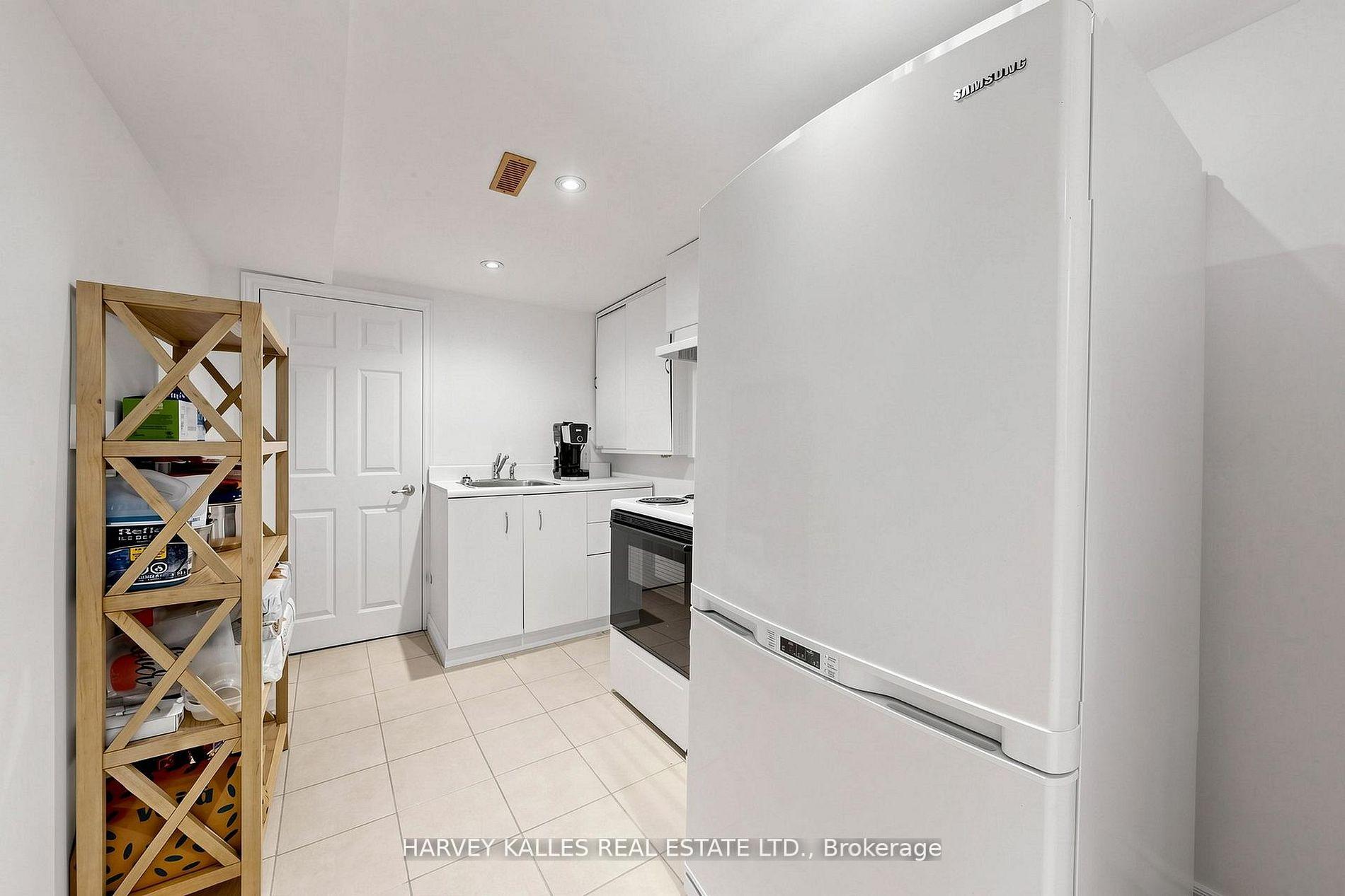 Photo 31 of 197 Lisa Crescent, Vaughan, Crestwood-Springfarm-Yorkhill — HOMEH