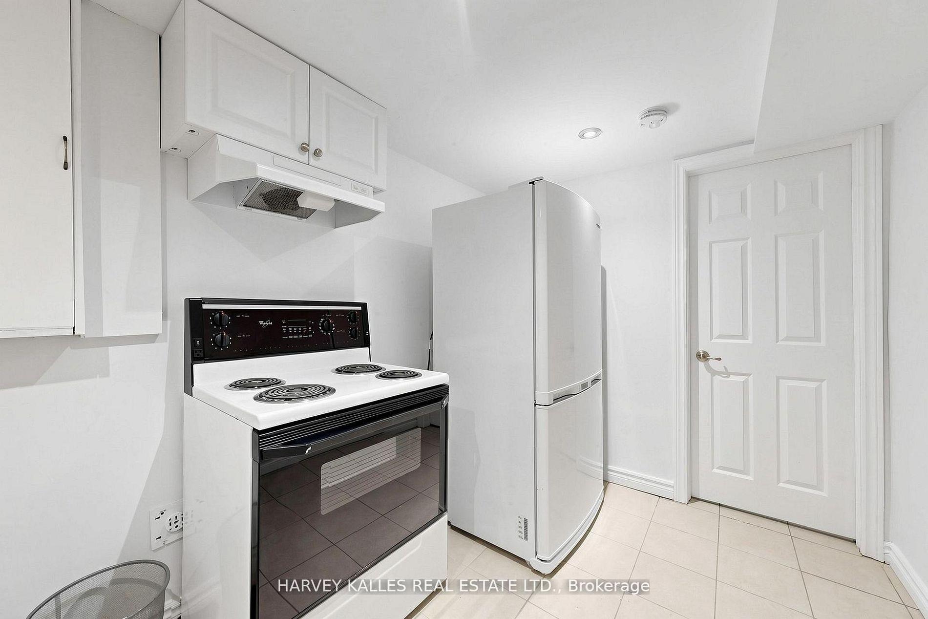 Photo 32 of 197 Lisa Crescent, Vaughan, Crestwood-Springfarm-Yorkhill — HOMEH