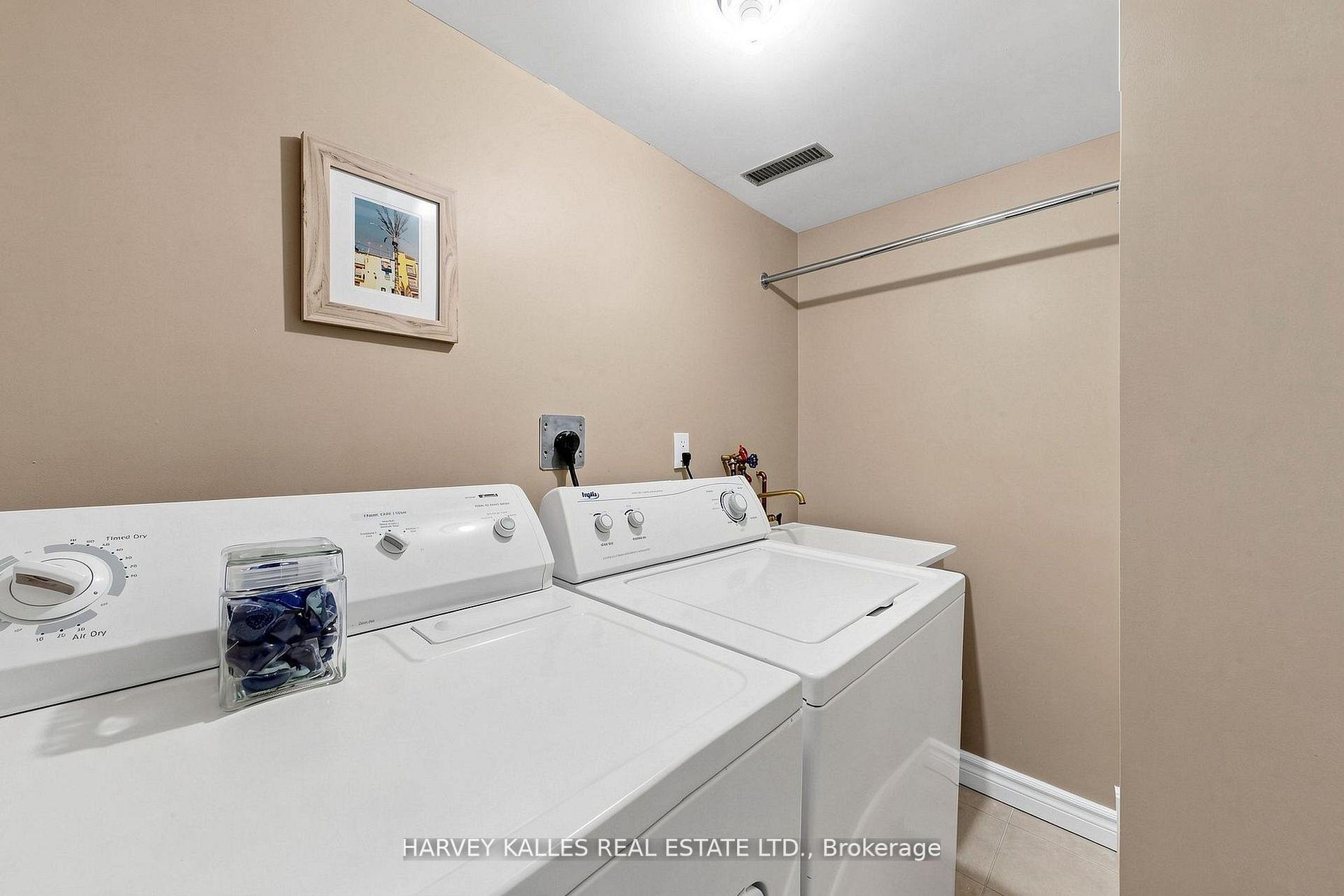 Photo 33 of 197 Lisa Crescent, Vaughan, Crestwood-Springfarm-Yorkhill — HOMEH