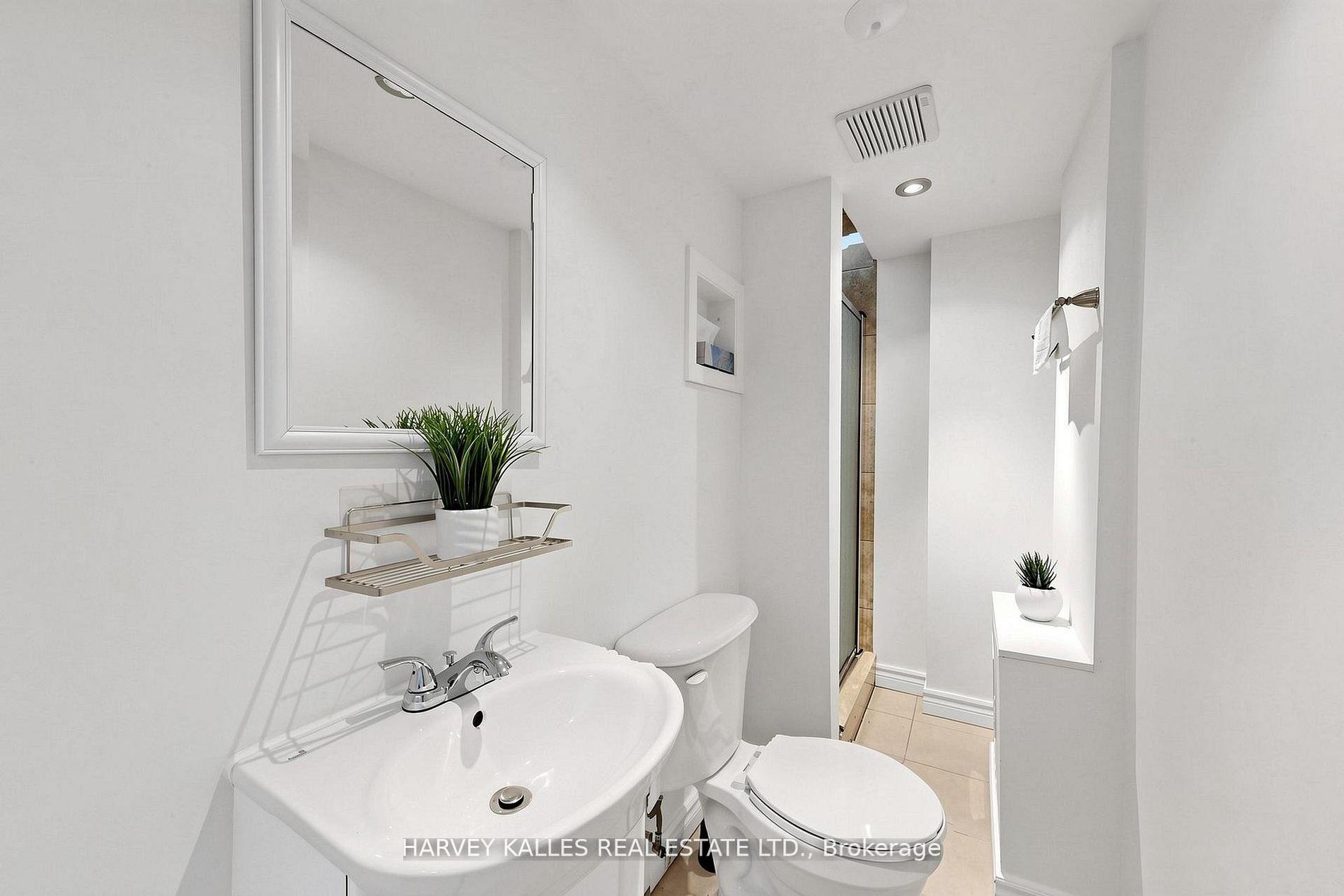 Photo 34 of 197 Lisa Crescent, Vaughan, Crestwood-Springfarm-Yorkhill — HOMEH