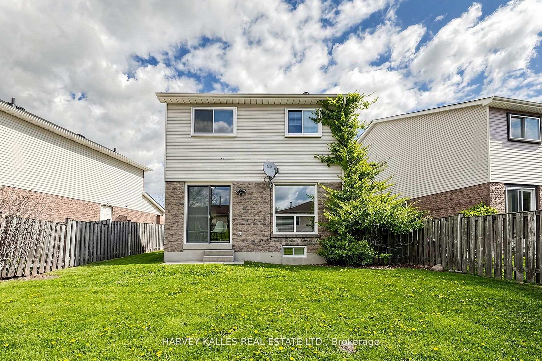 Photo 35 of 197 Lisa Crescent, Vaughan, Crestwood-Springfarm-Yorkhill — HOMEH