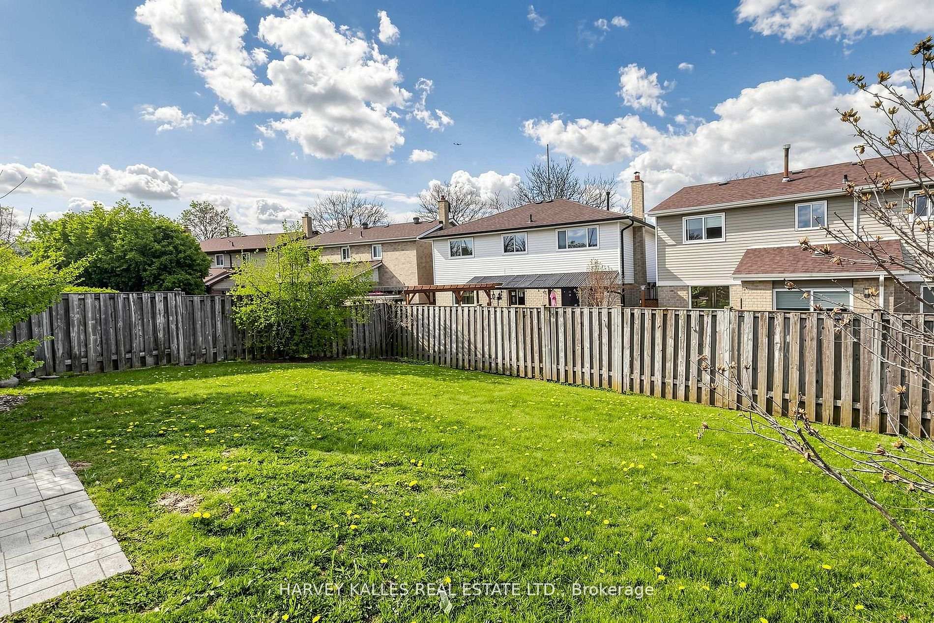 Photo 39 of 197 Lisa Crescent, Vaughan, Crestwood-Springfarm-Yorkhill — HOMEH