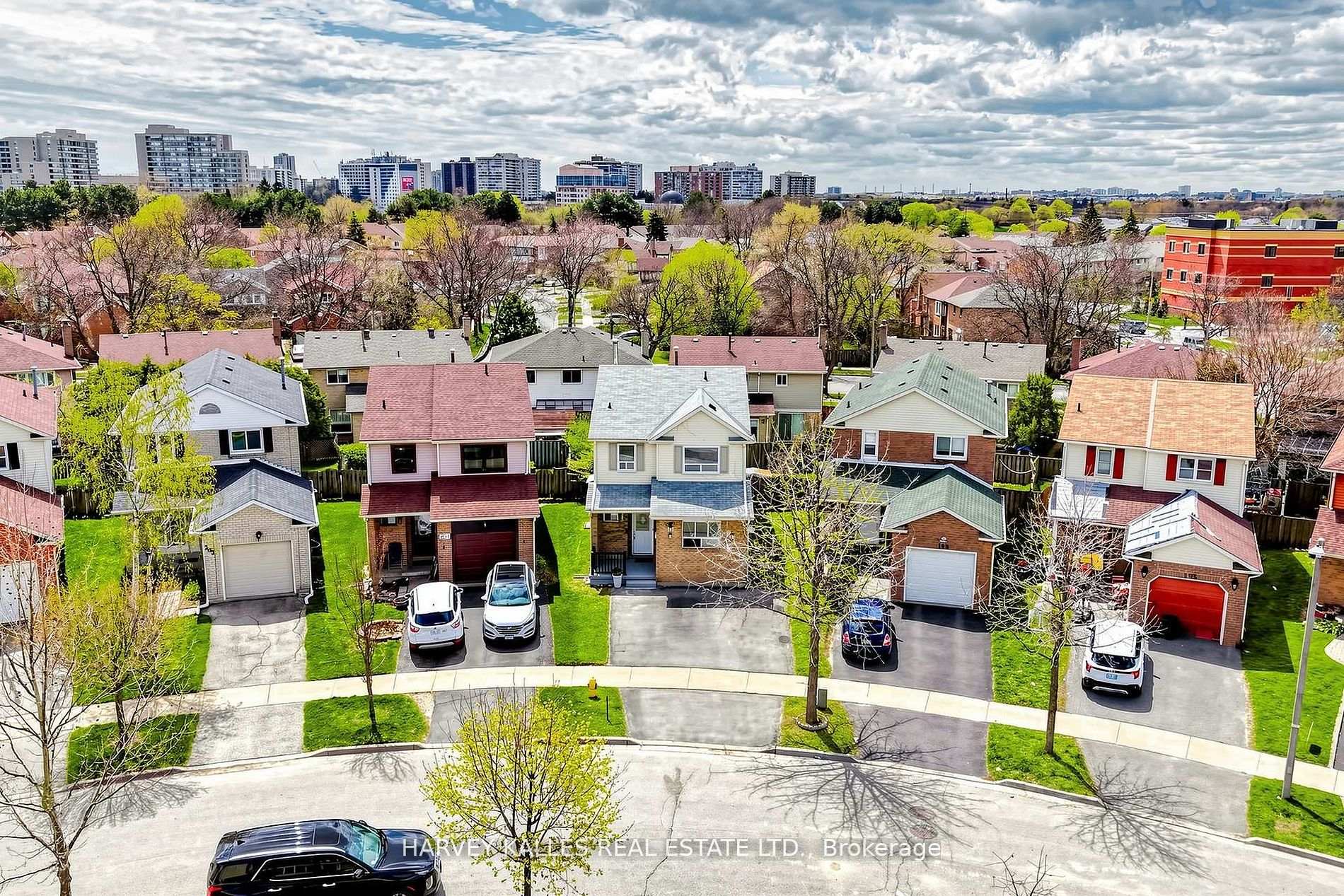Photo 40 of 197 Lisa Crescent, Vaughan, Crestwood-Springfarm-Yorkhill — HOMEH
