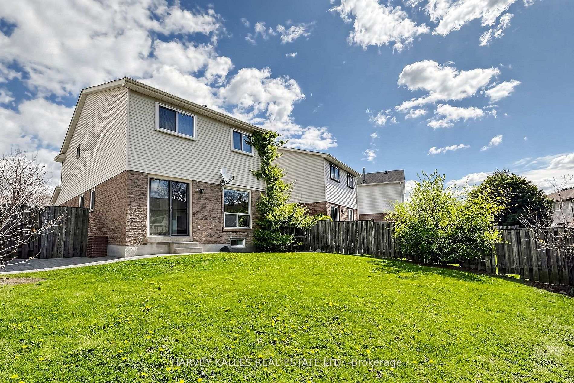 Photo 46 of 197 Lisa Crescent, Vaughan, Crestwood-Springfarm-Yorkhill — HOMEH