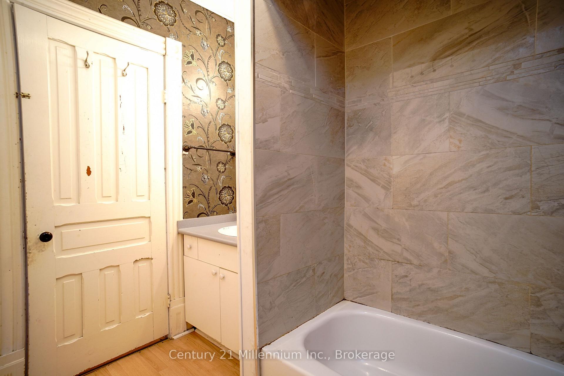 Photo 18 of 104 Spruce Street, Collingwood — HOMEH