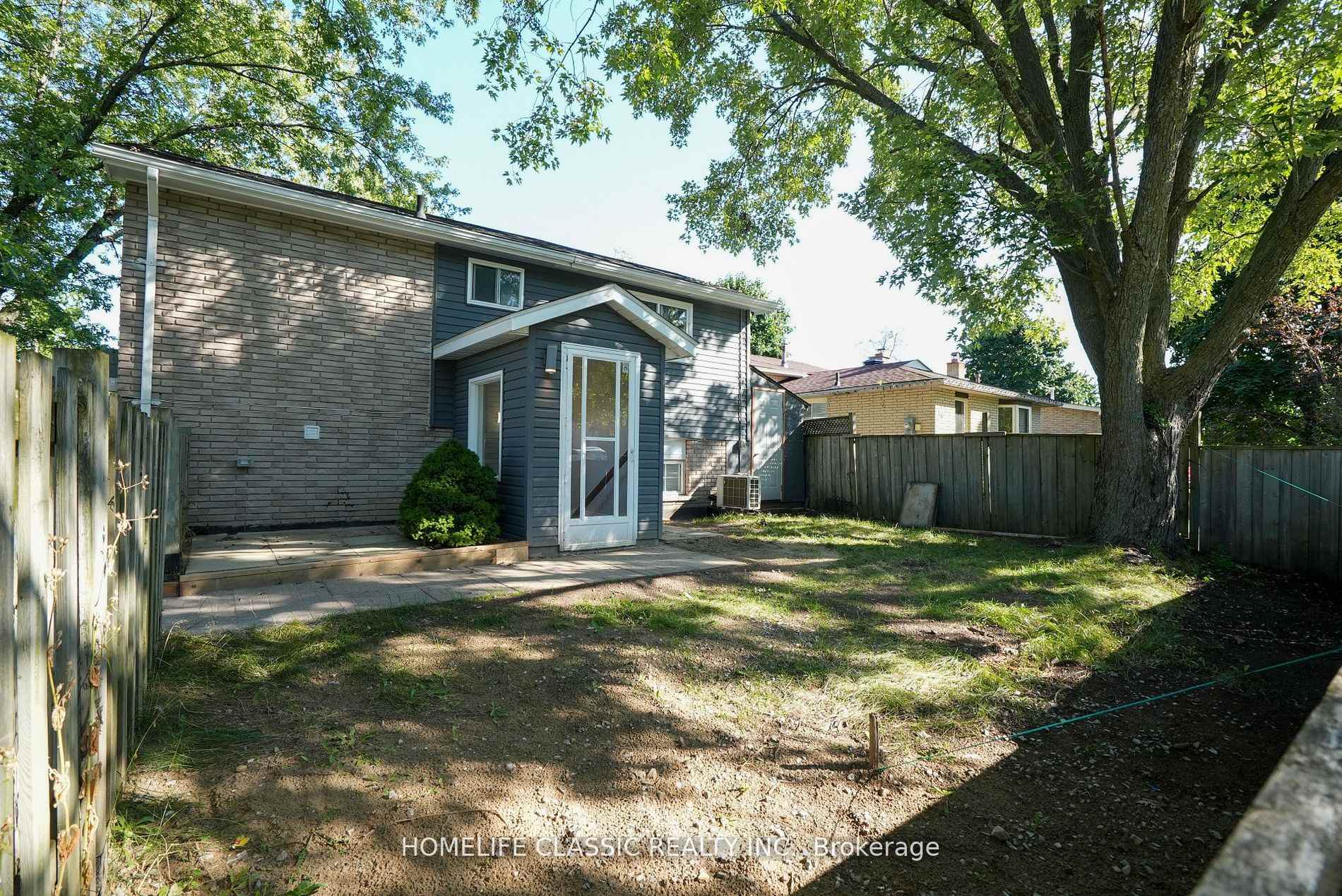 Photo 1 of 100 Chaucer Crescent, Barrie, Letitia Heights — HOMEH