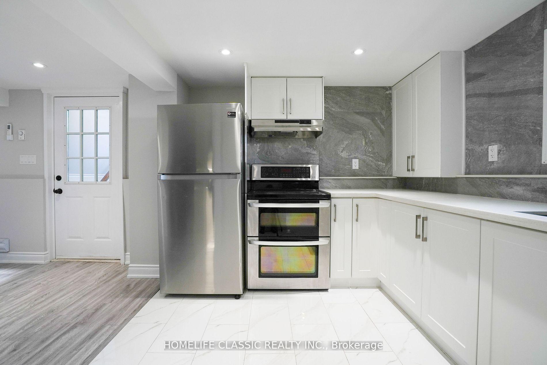 Photo 6 of 100 Chaucer Crescent, Barrie, Letitia Heights — HOMEH