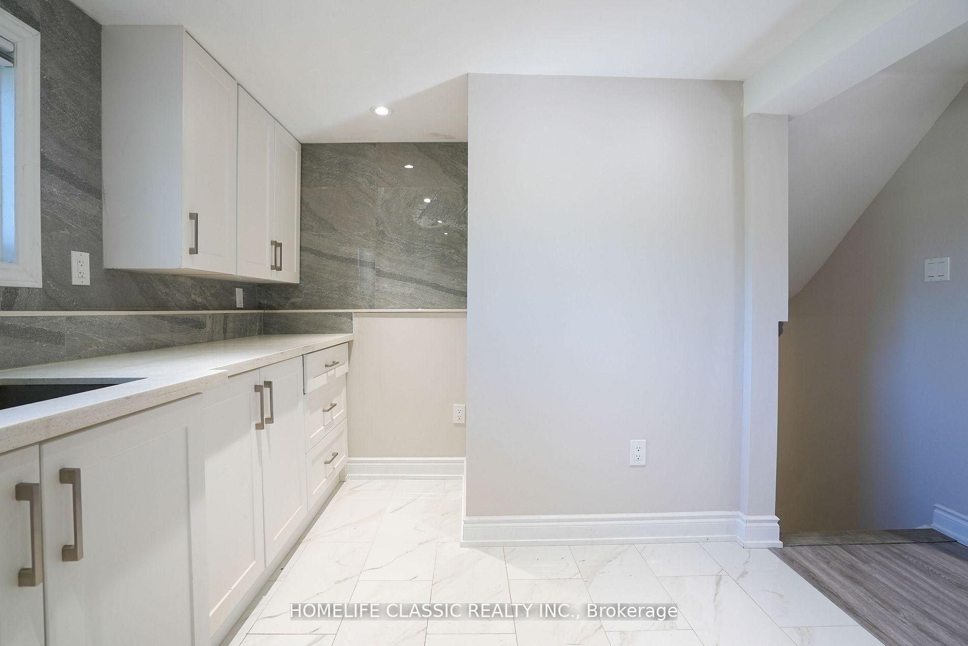 Photo 7 of 100 Chaucer Crescent, Barrie, Letitia Heights — HOMEH