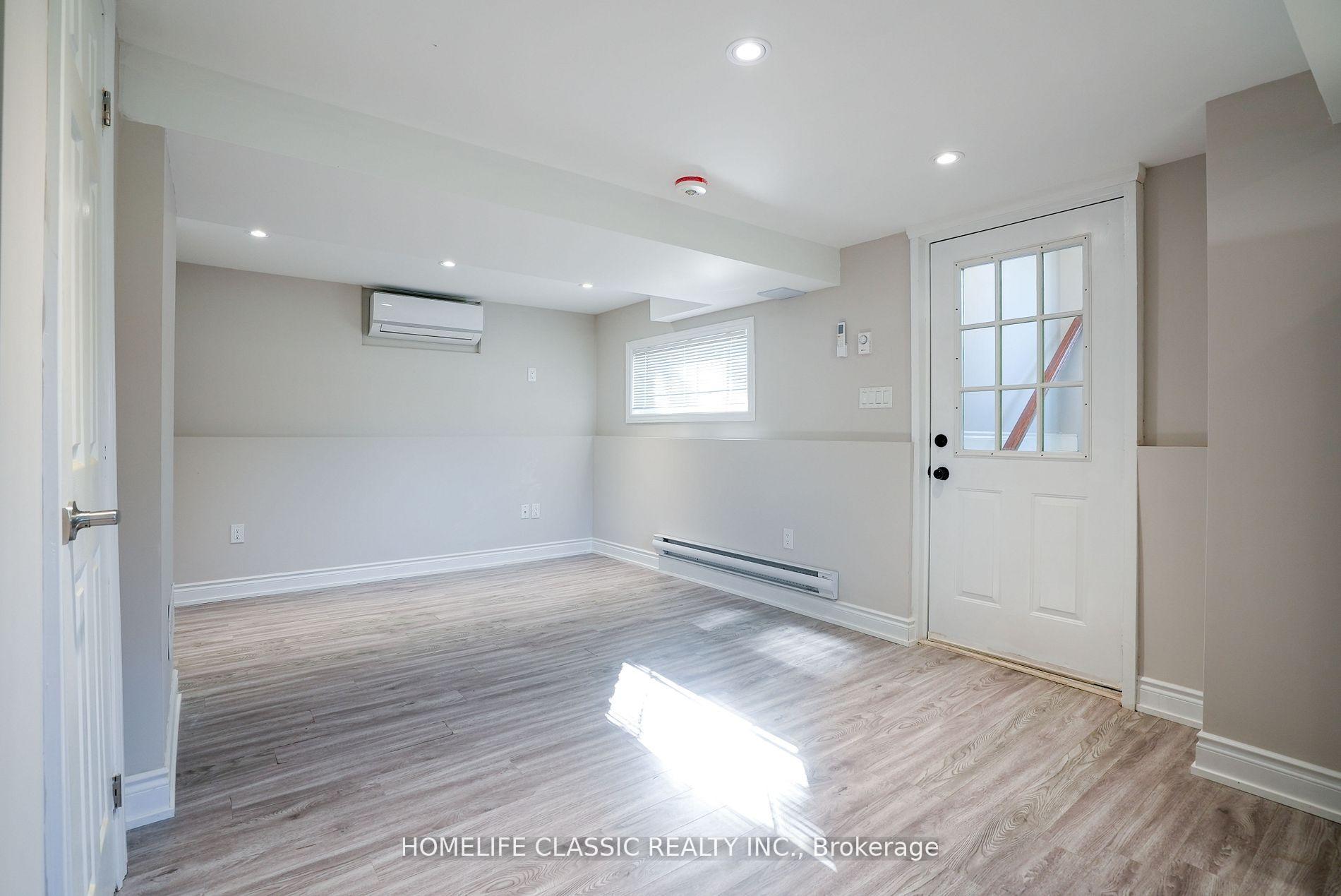 Photo 10 of 100 Chaucer Crescent, Barrie, Letitia Heights — HOMEH