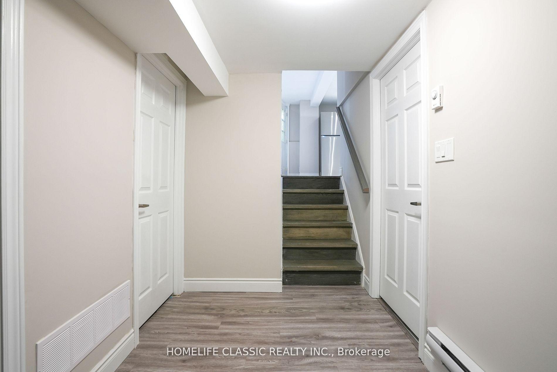 Photo 11 of 100 Chaucer Crescent, Barrie, Letitia Heights — HOMEH