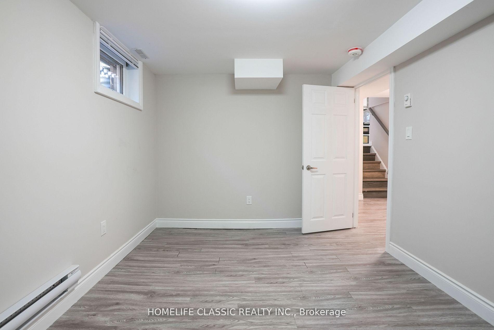 Photo 13 of 100 Chaucer Crescent, Barrie, Letitia Heights — HOMEH