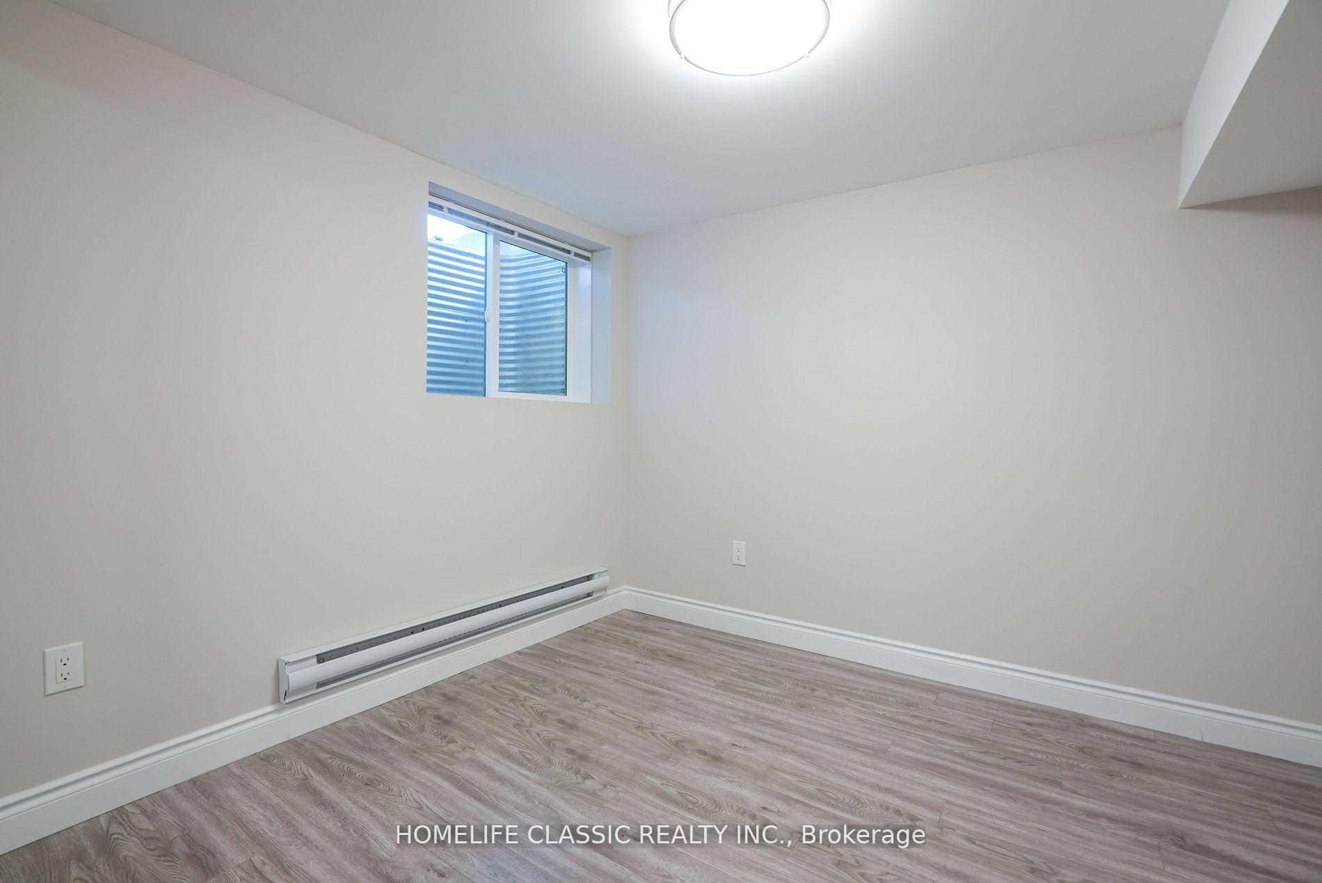 Photo 14 of 100 Chaucer Crescent, Barrie, Letitia Heights — HOMEH