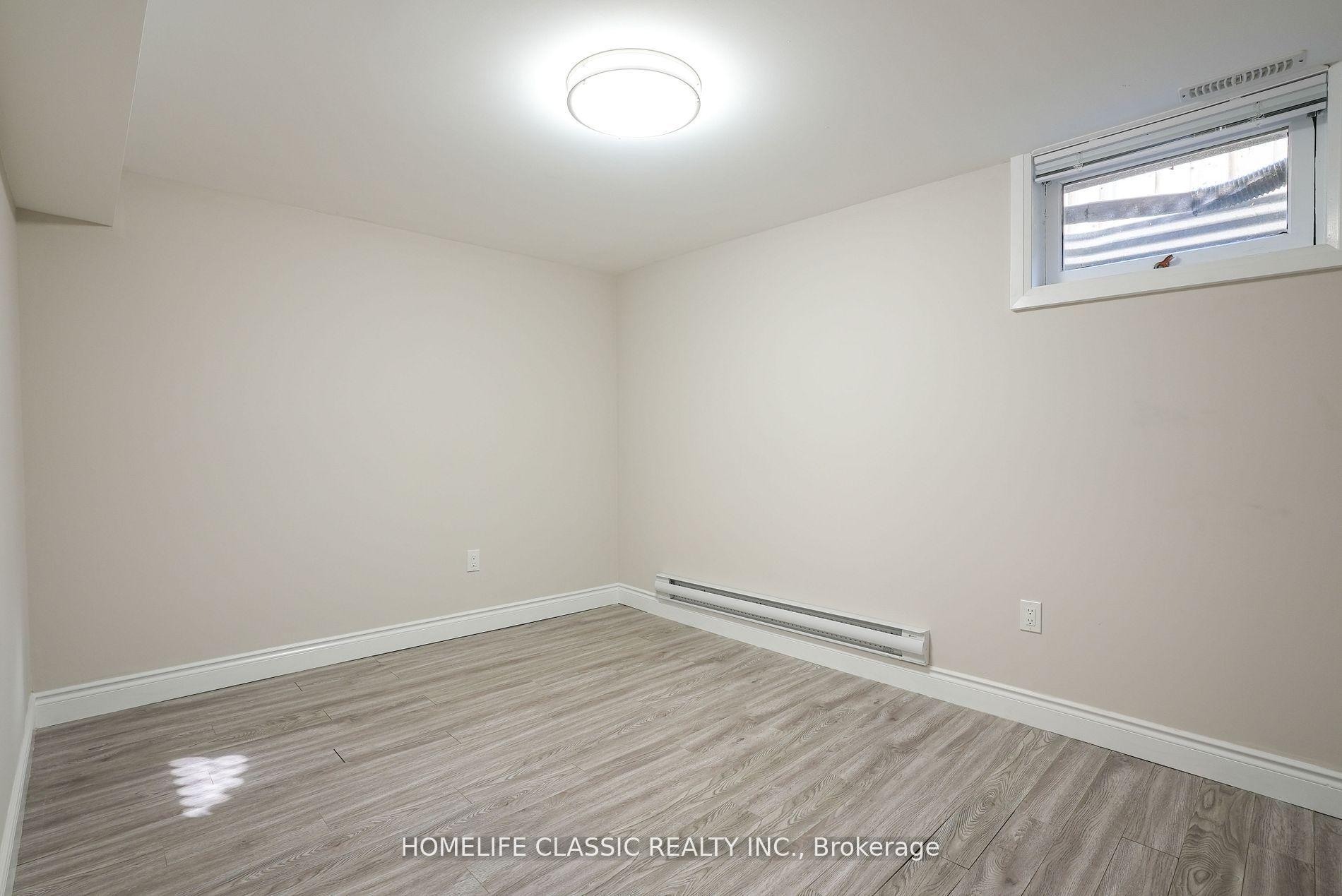 Photo 16 of 100 Chaucer Crescent, Barrie, Letitia Heights — HOMEH