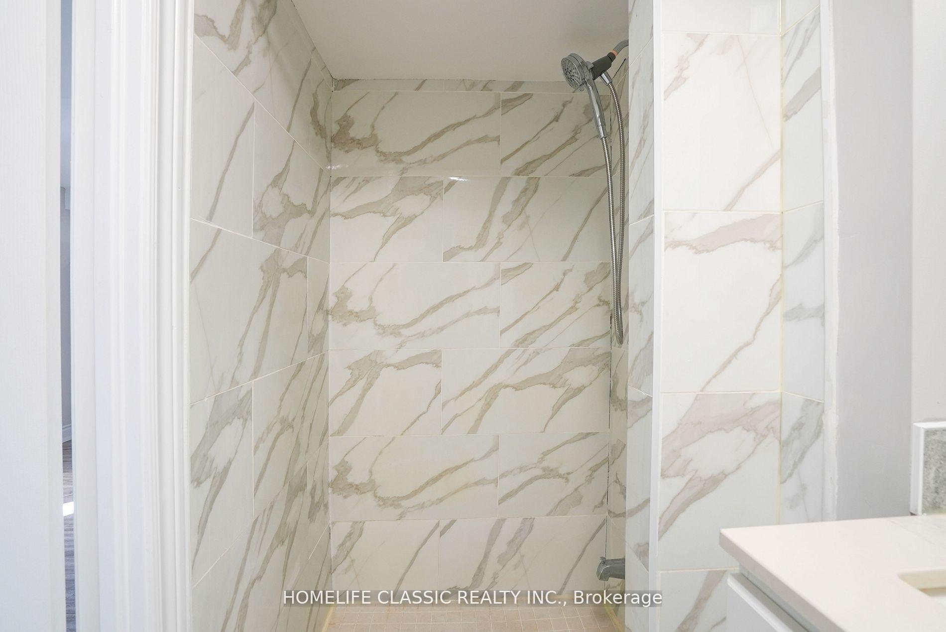 Photo 20 of 100 Chaucer Crescent, Barrie, Letitia Heights — HOMEH