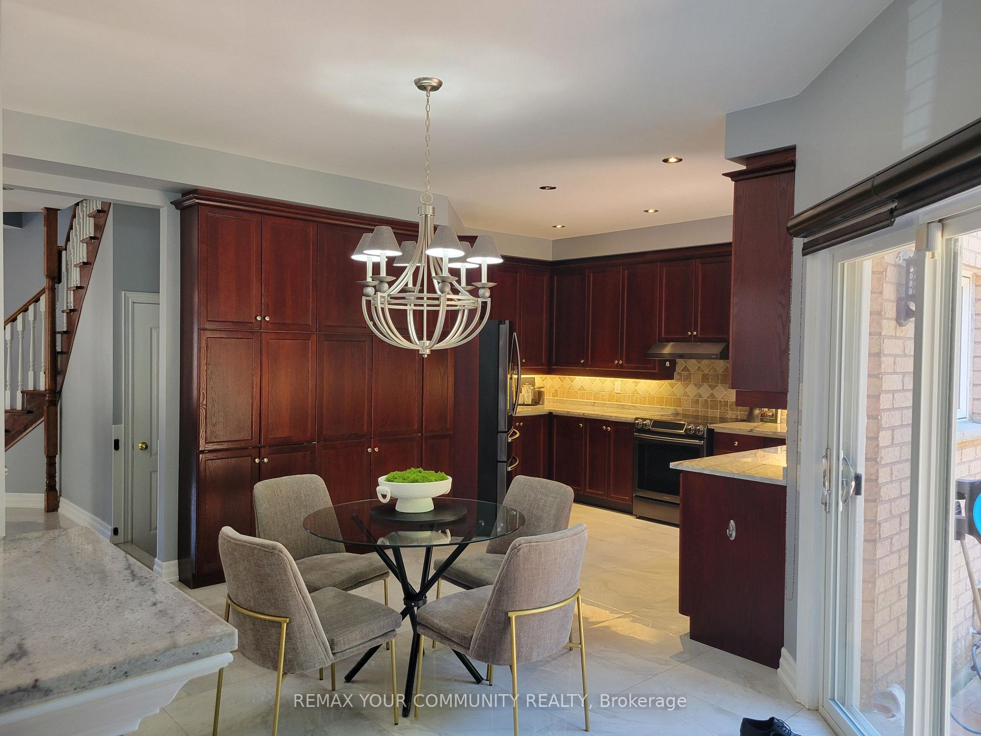 Photo 3 of 88 Castelli Court, Caledon, Bolton North — HOMEH