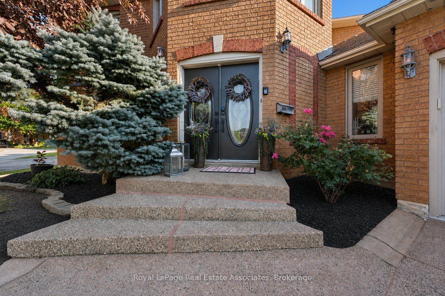 Photo 2 of 3344 Trelawny Circle, Mississauga, Lisgar — HOMEH