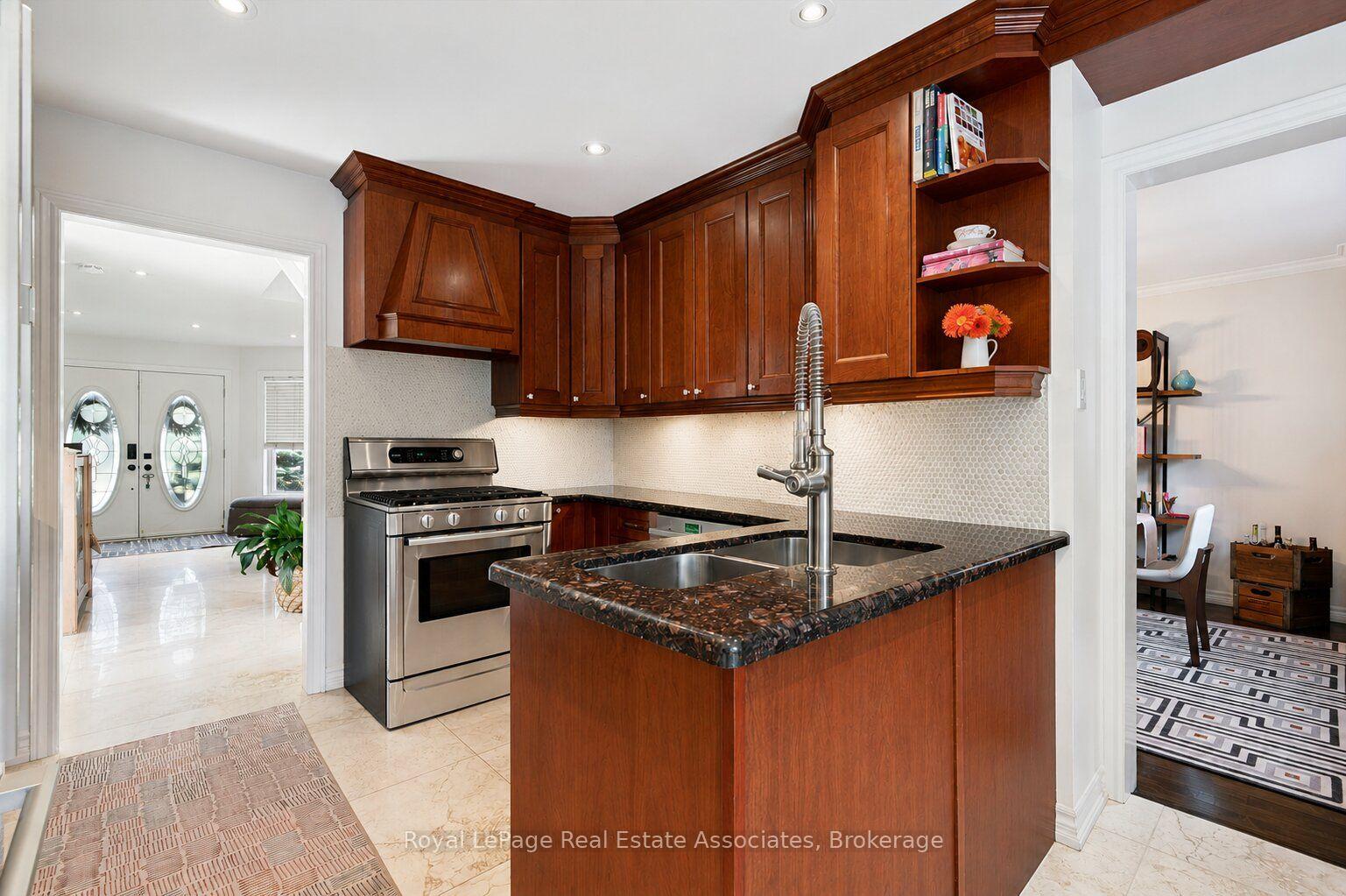 Photo 11 of 3344 Trelawny Circle, Mississauga, Lisgar — HOMEH