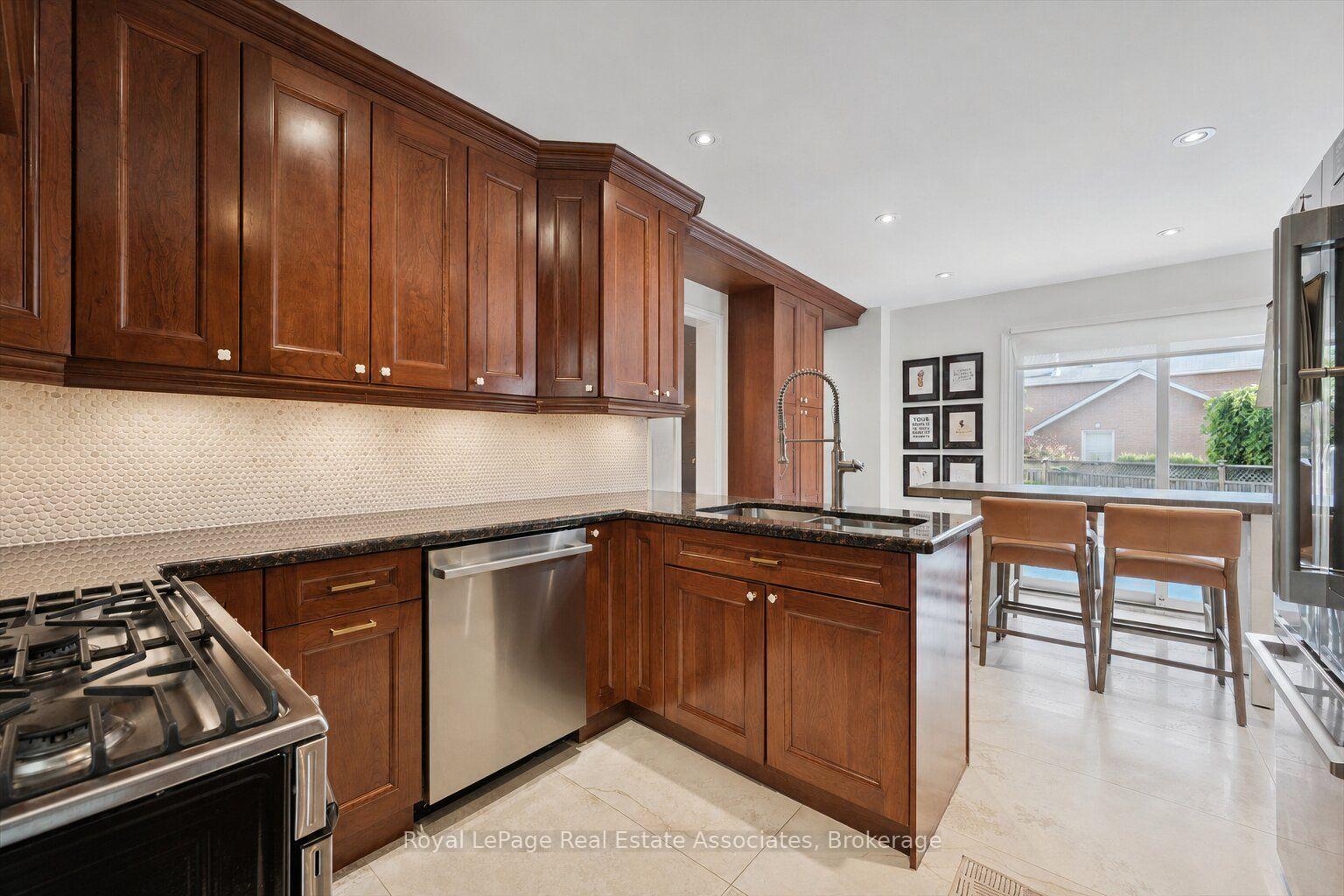 Photo 14 of 3344 Trelawny Circle, Mississauga, Lisgar — HOMEH