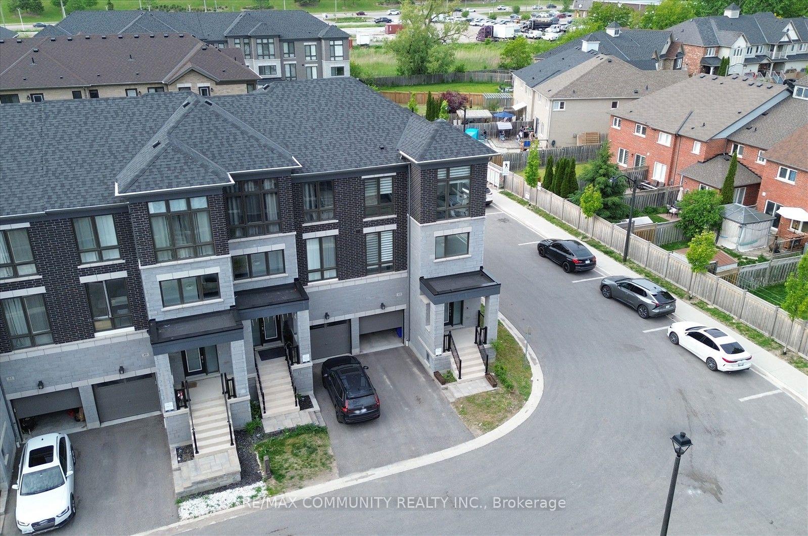 Photo 4 of 45 Douet Lane, Ajax, South East — HOMEH