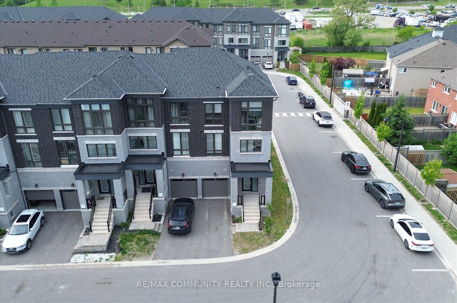 Photo 5 of 45 Douet Lane, Ajax, South East — HOMEH