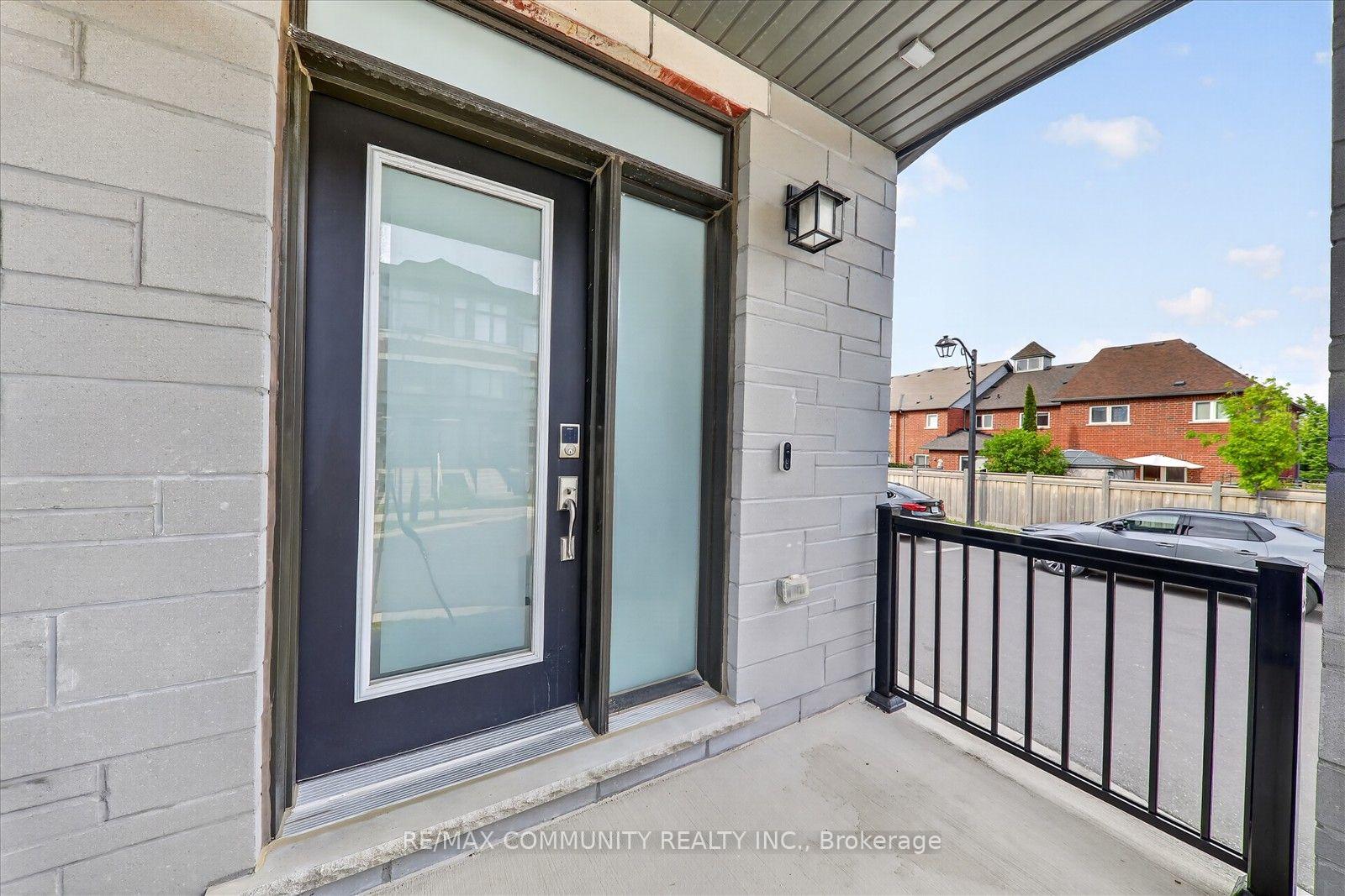 Photo 8 of 45 Douet Lane, Ajax, South East — HOMEH