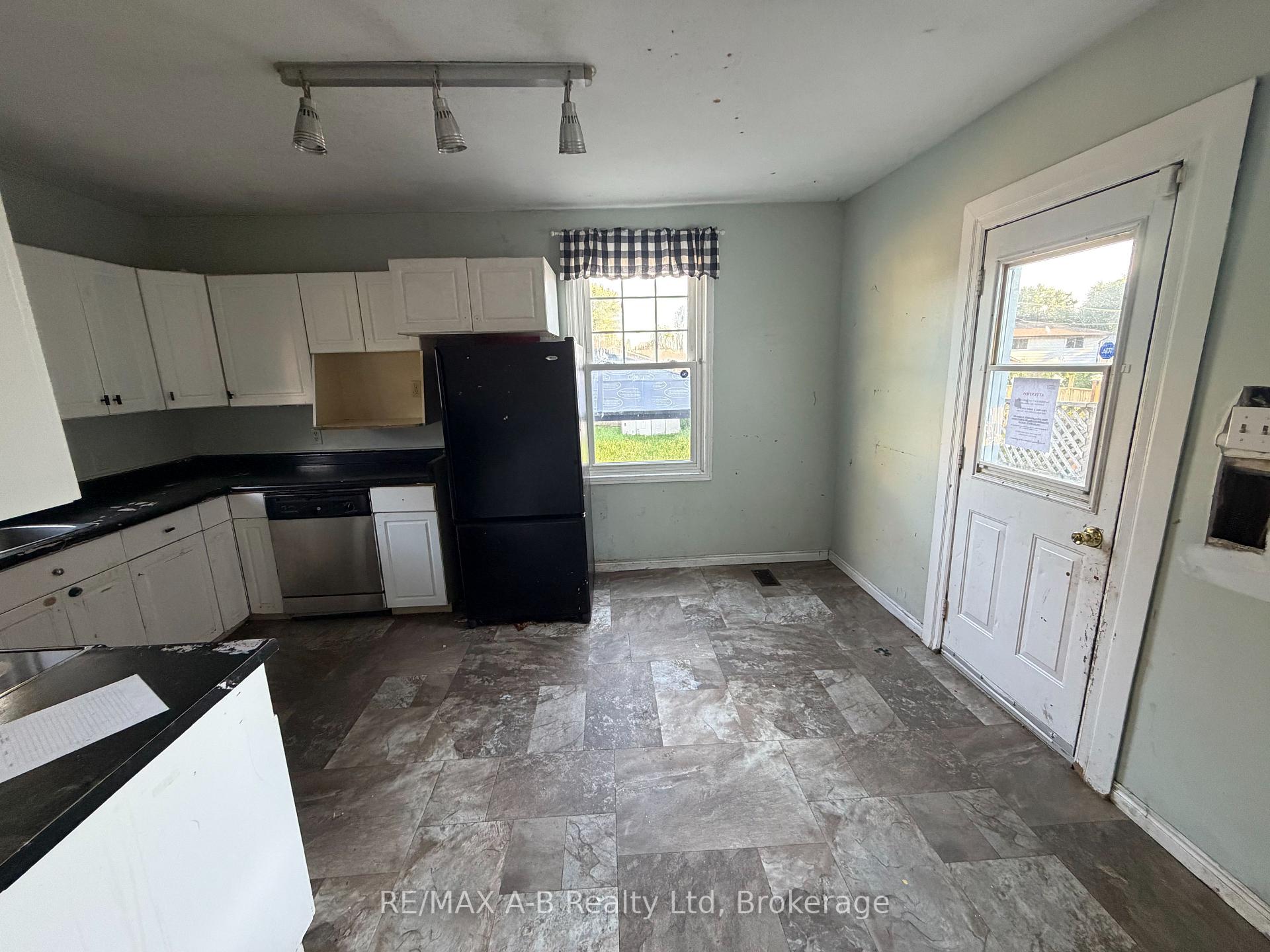 Photo 13 of 103 Norfolk Street, Stratford — HOMEH