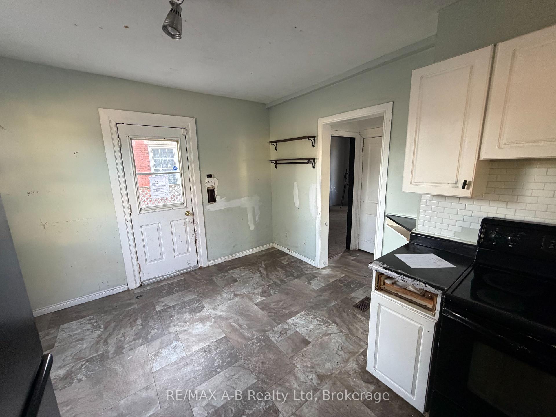 Photo 14 of 103 Norfolk Street, Stratford — HOMEH