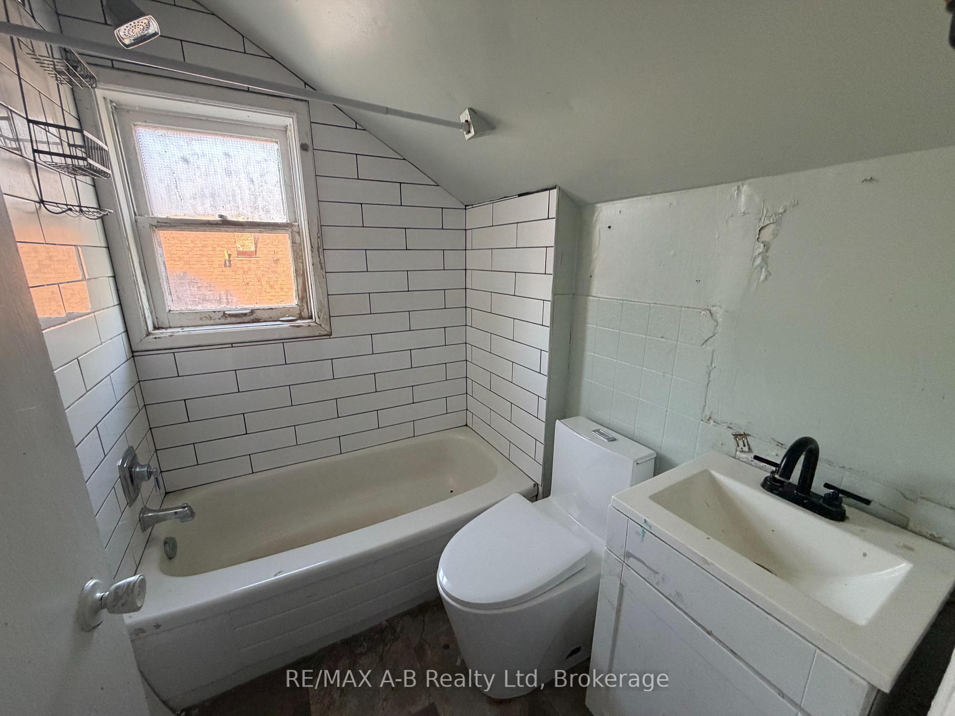Photo 20 of 103 Norfolk Street, Stratford — HOMEH
