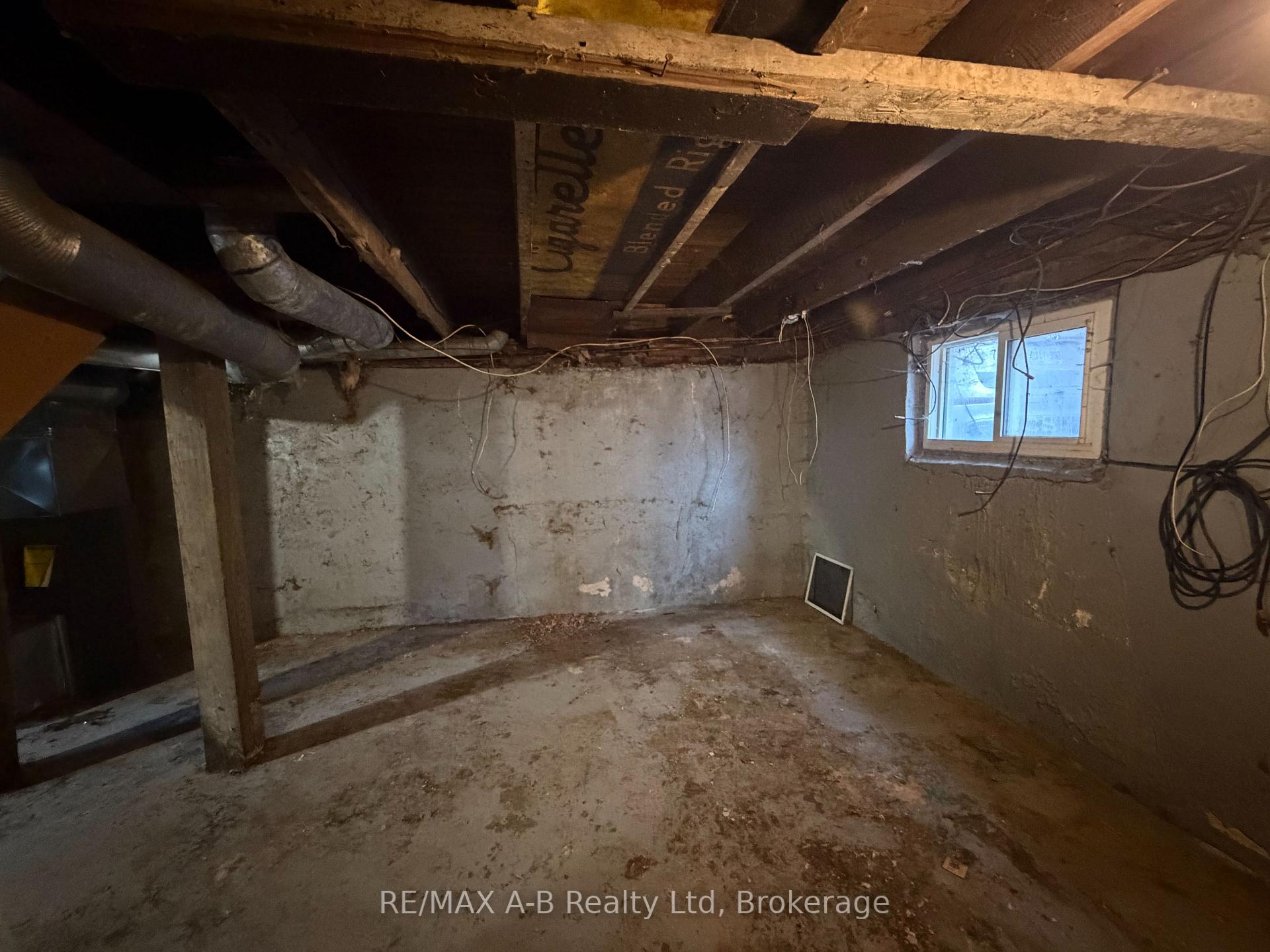 Photo 32 of 103 Norfolk Street, Stratford — HOMEH