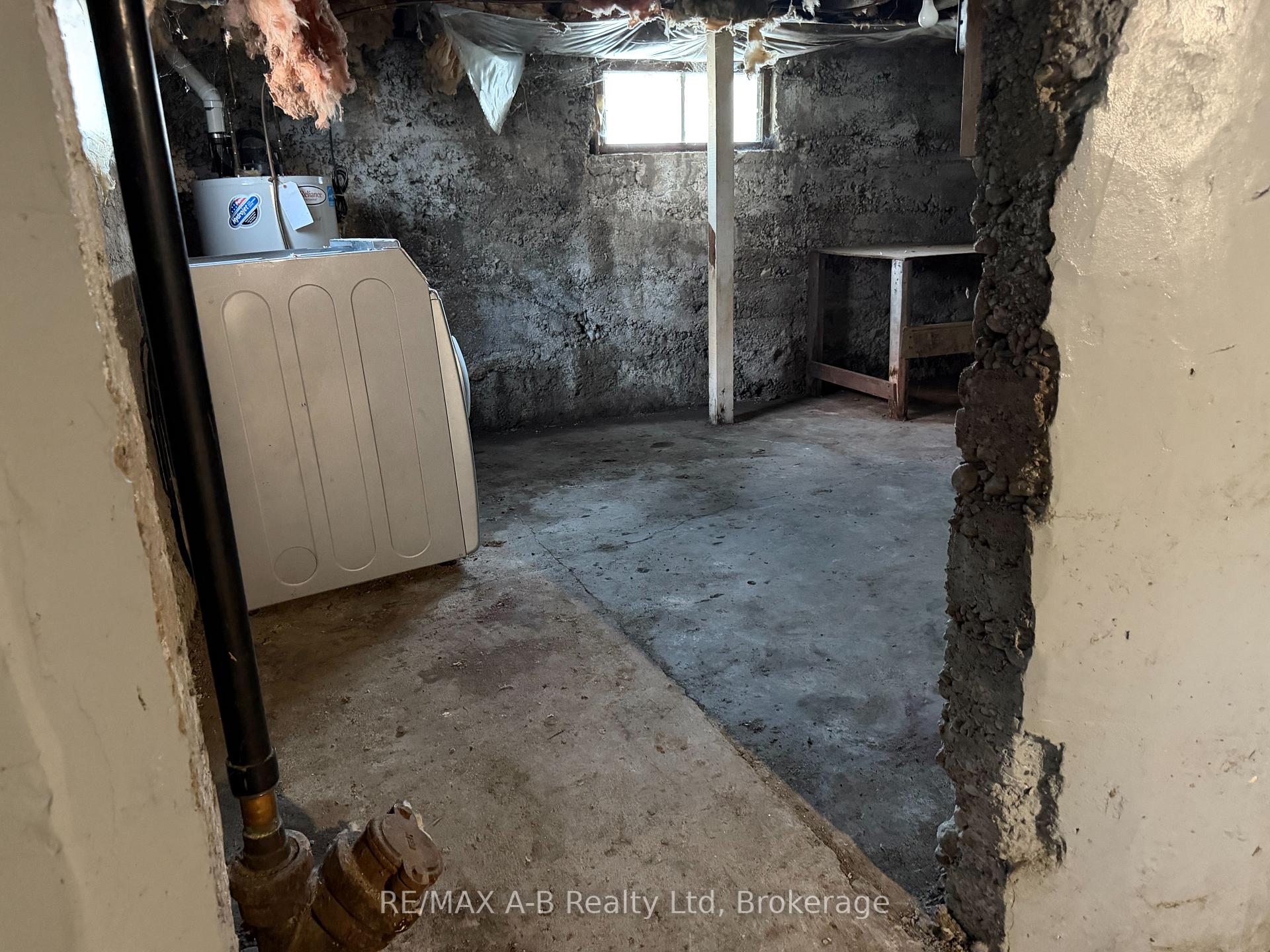 Photo 37 of 103 Norfolk Street, Stratford — HOMEH
